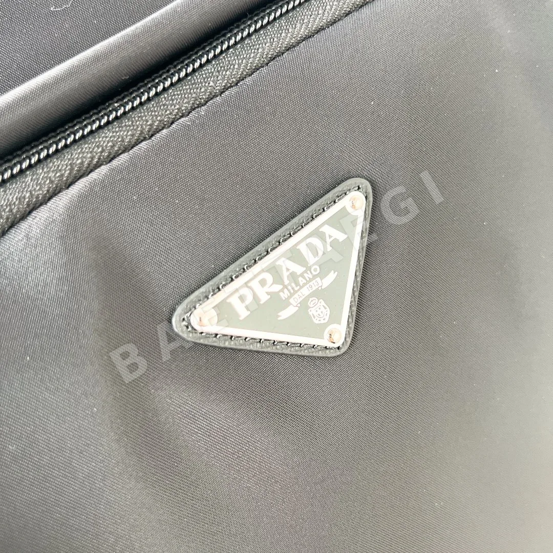 프라다 나일론 남성 토트백 2VG097 상세 이미지 6