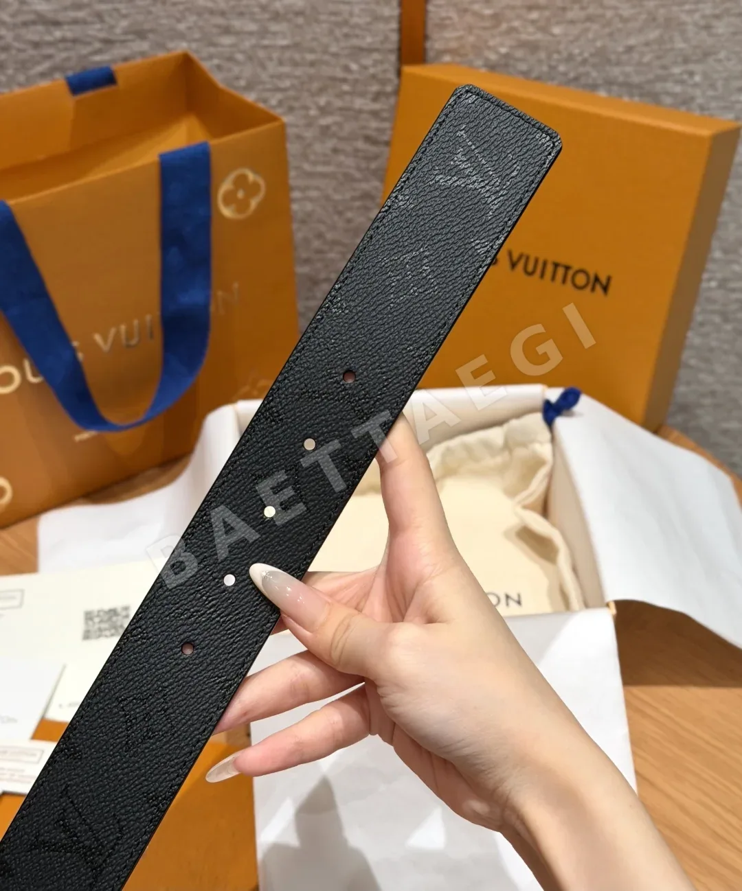 루이비통 이니셜 모노그램 미드나이트 리버시블 벨트 상세 이미지 7