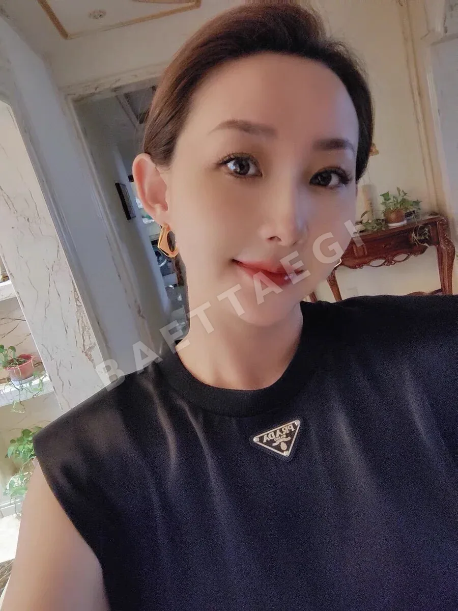 프라다 삼각형 귀걸이 상세 이미지 2