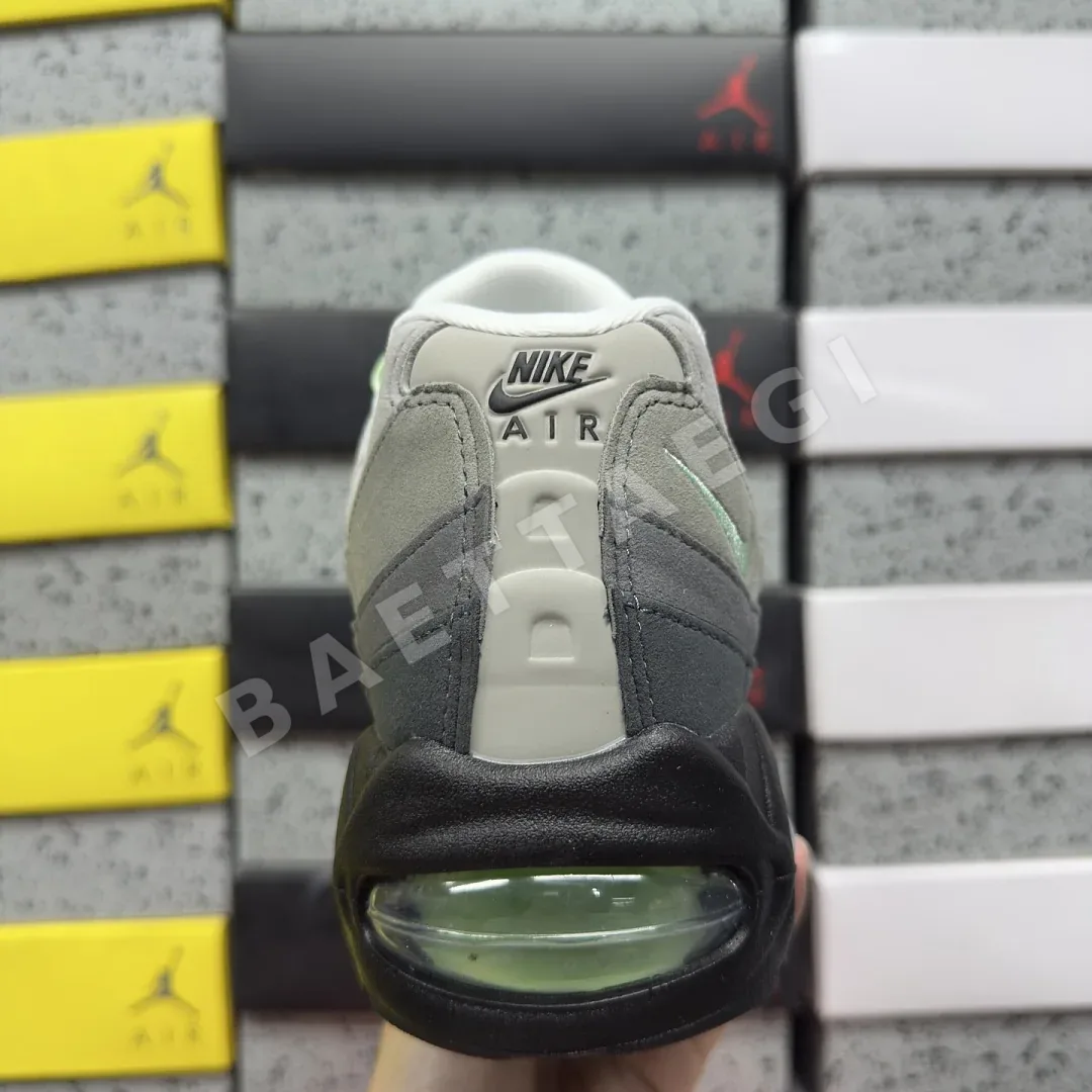 나이키 [KZ2.0] 에어 맥스 95 OG HJ5996-005 201781 Nike Air Max 95 OG Big Bubble Fresh 상세 이미지 5