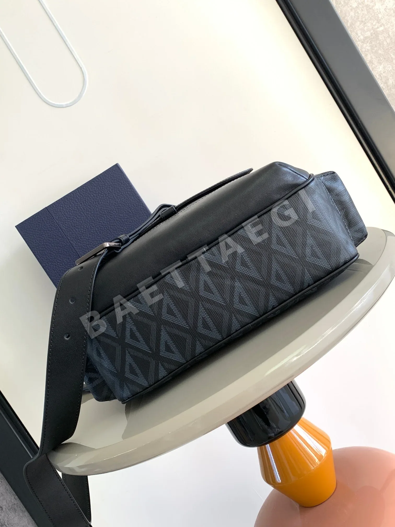 디올 CD 다이아몬드 패턴 메신저 가방 상세 이미지 4