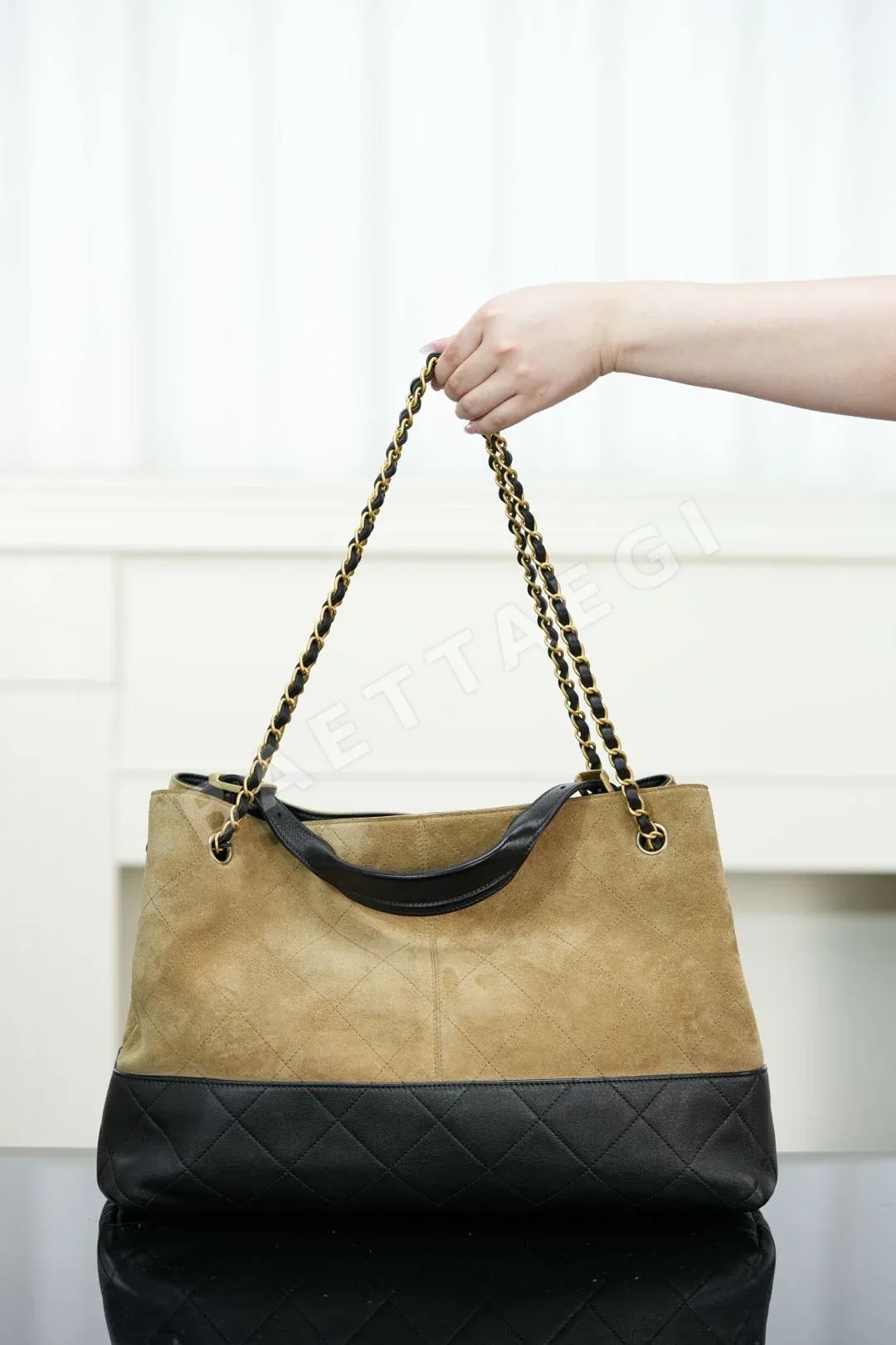 샤넬 케어 25F 스웨이드 쇼핑백 상세 이미지 2