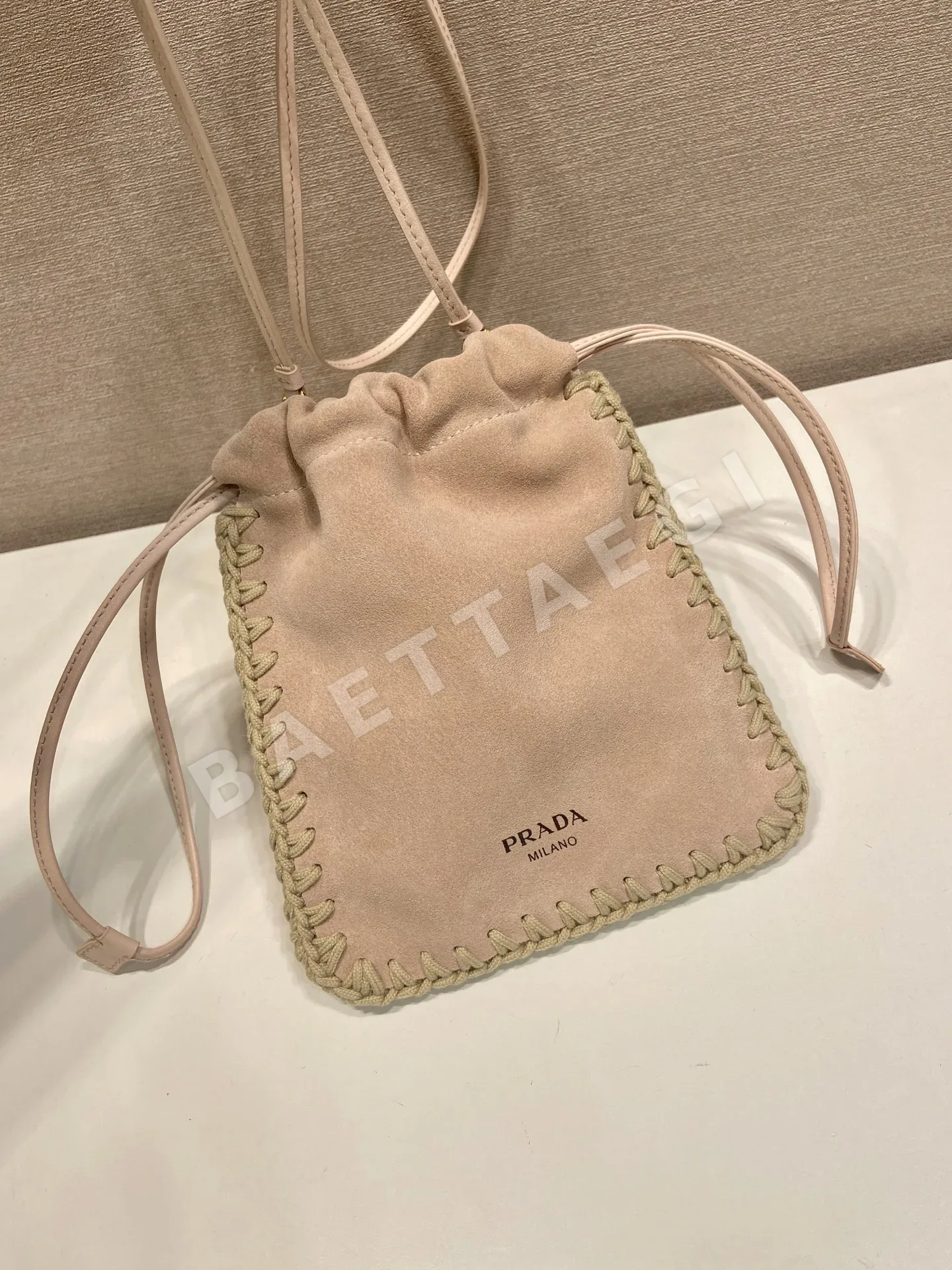프라다 직조 스웨이드 클러치 가방 1ZT092 상세 이미지 4