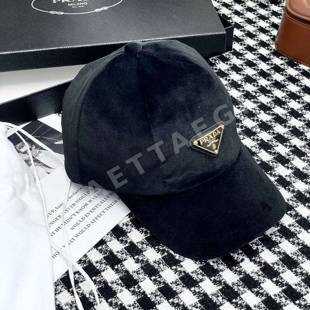 프라다 벨벳 메탈 로고 캡 84685