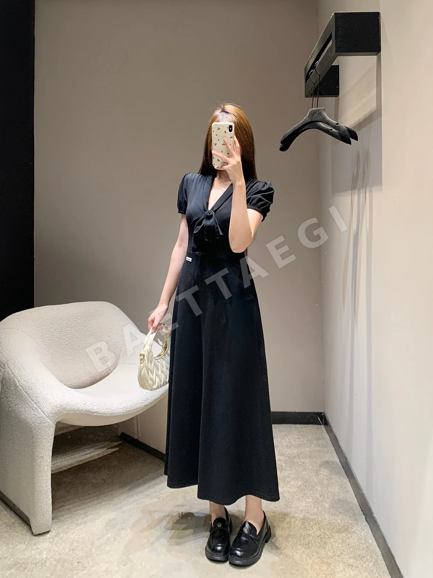 미우미우 브이넥 폴로 카라 퍼프소매 원피스 상세 이미지 9