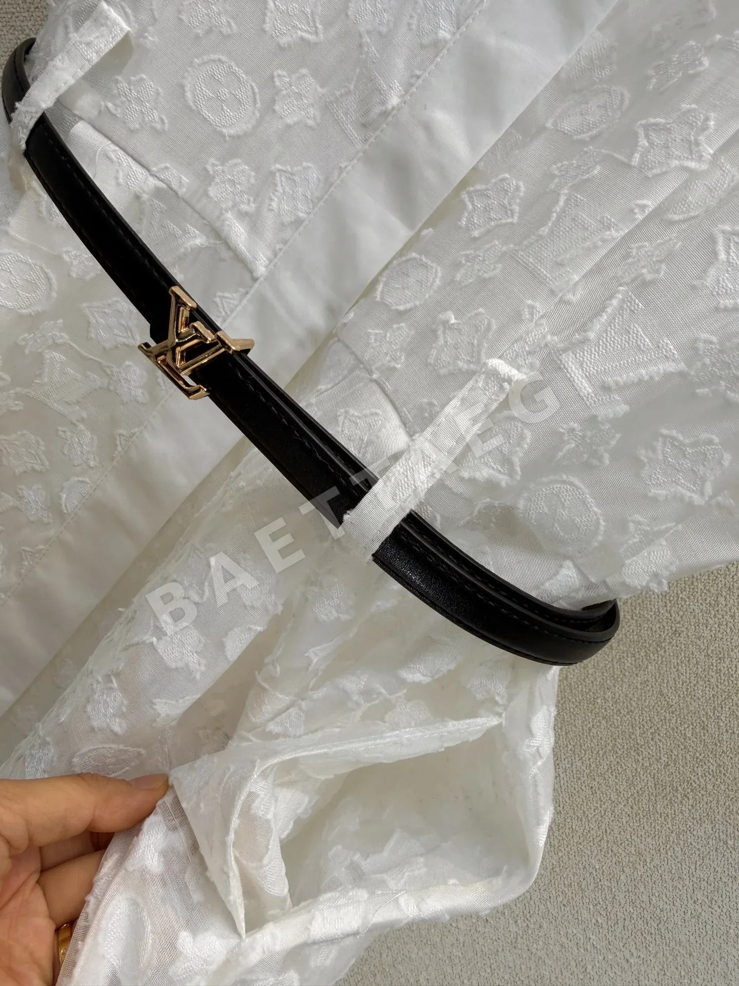 루이비통 자수 모노그램 벨트 A라인 카라 셔츠 원피스 상세 이미지 3