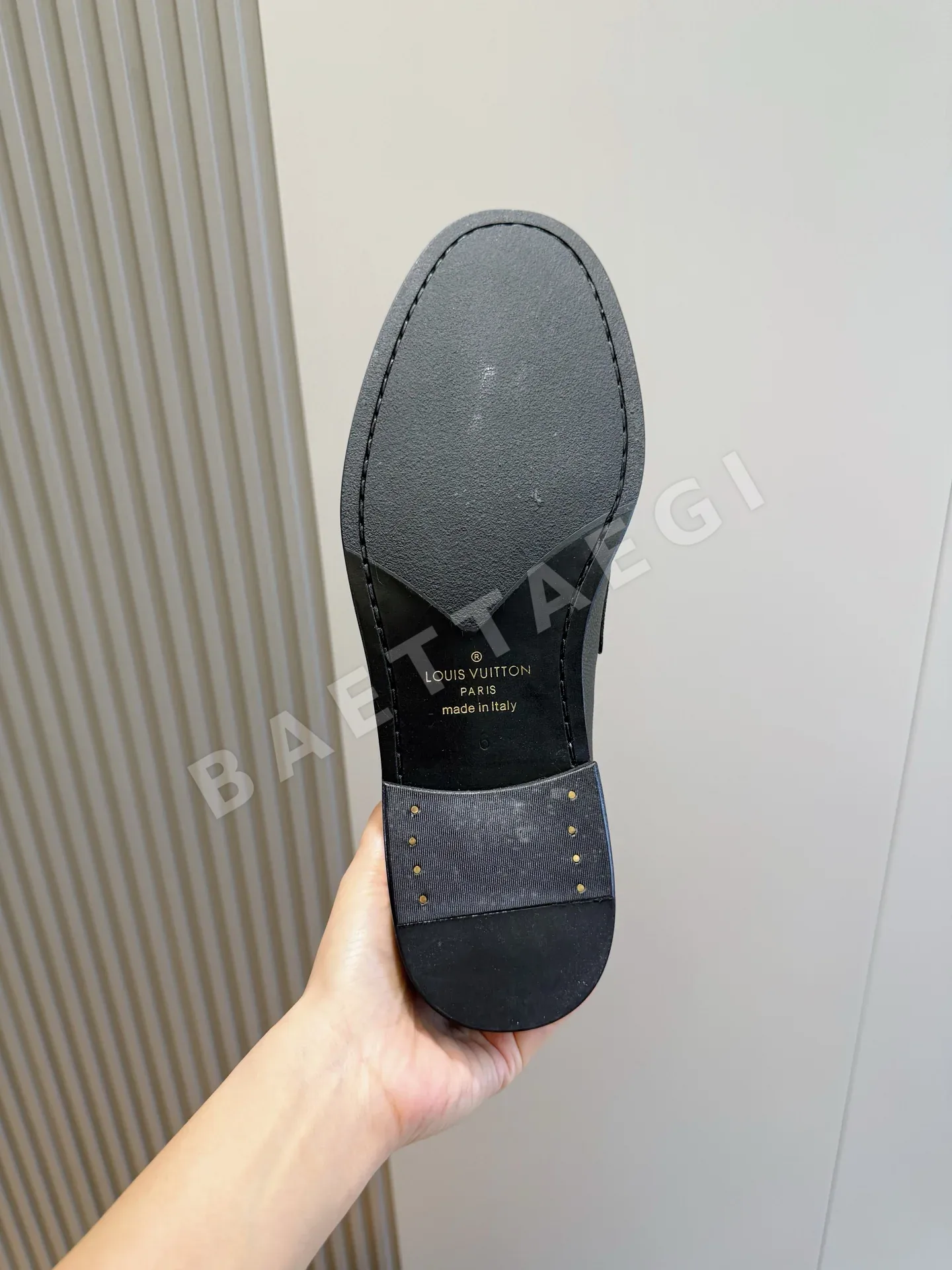 루이비통 메이저 로퍼 메탈릭 가죽 트림 상세 이미지 9