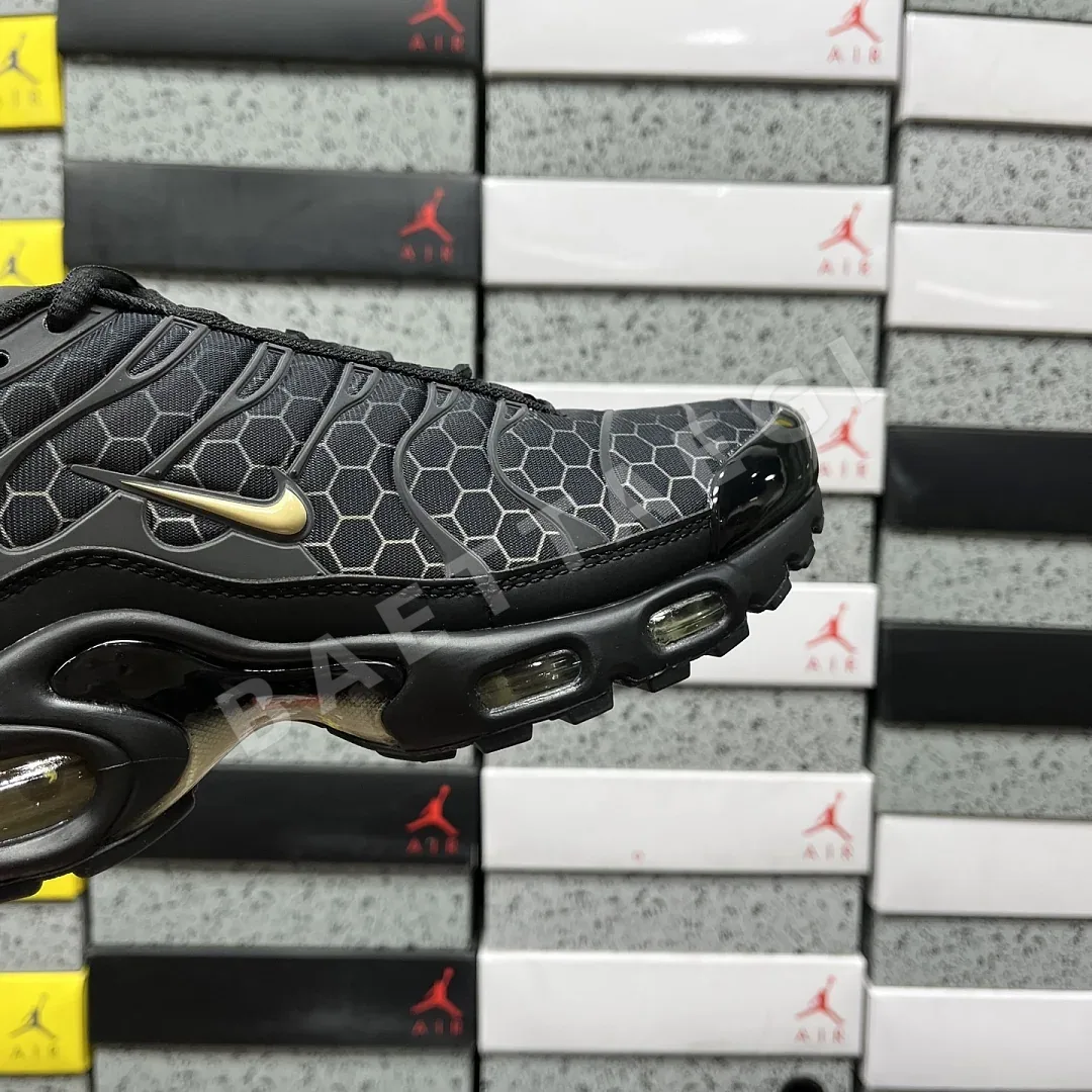 나이키 [DF] 에어 맥스 플러스 IQ0287-010 201548 Nike Air Max Plus Black Honey 상세 이미지 4
