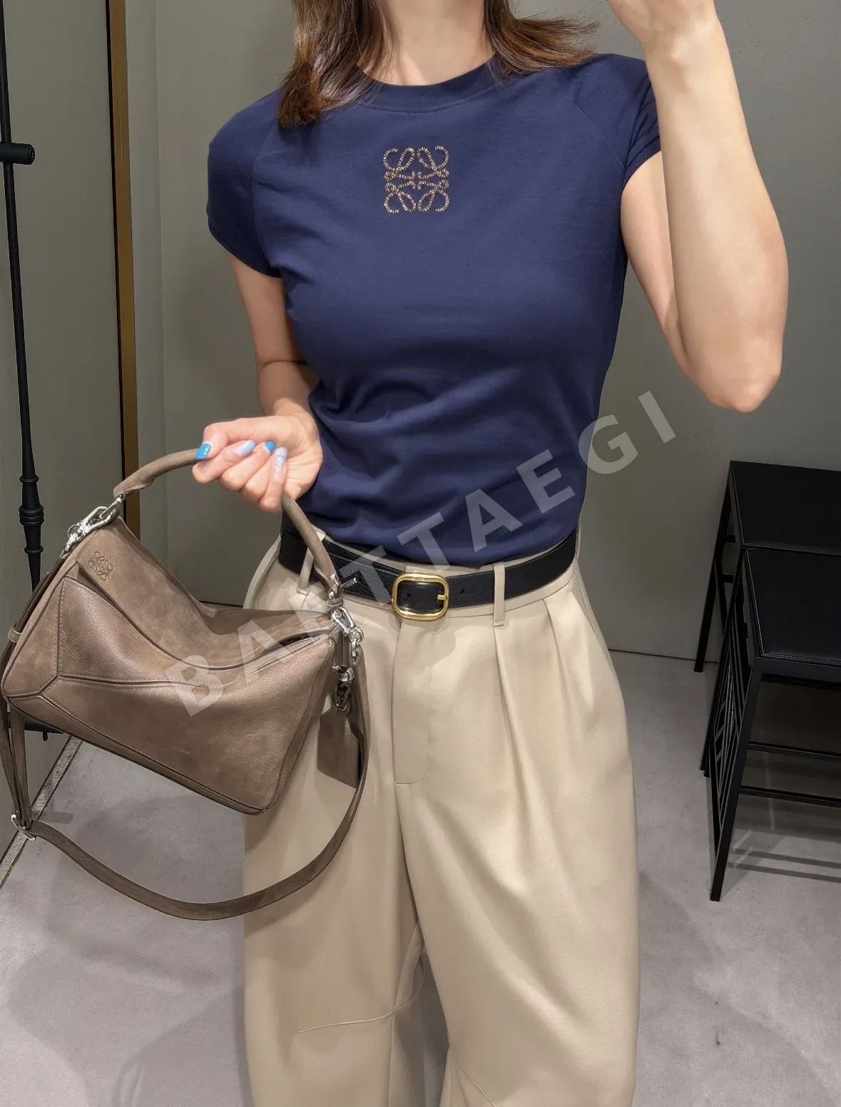 로에베 자수 로고 래글런 반팔 티셔츠 상세 이미지 2
