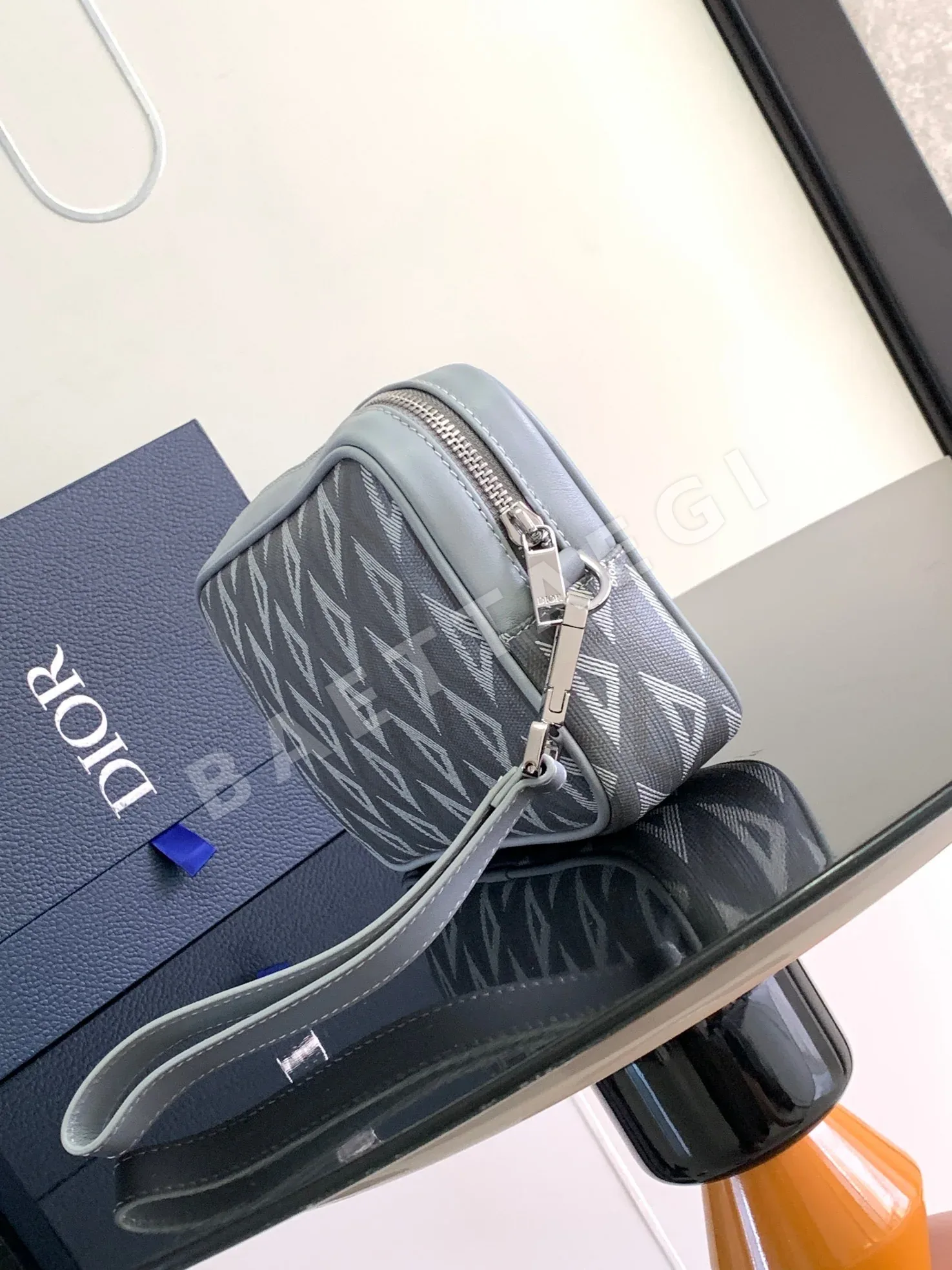 디올 CD 다이아몬드 패턴 파우치 상세 이미지 2
