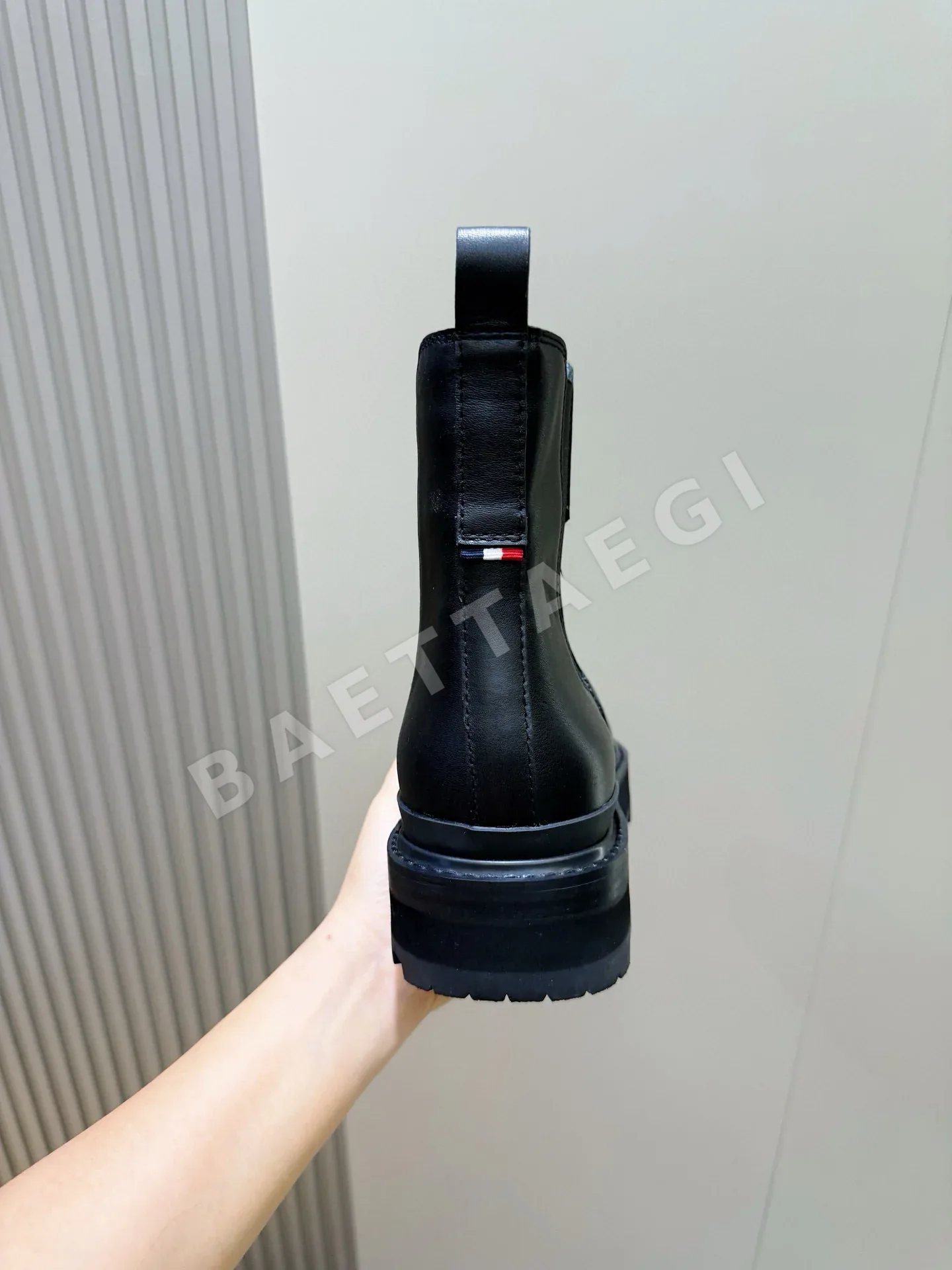몽클레르 부츠 남성 가죽 하이컷 디자인 상세 이미지 6