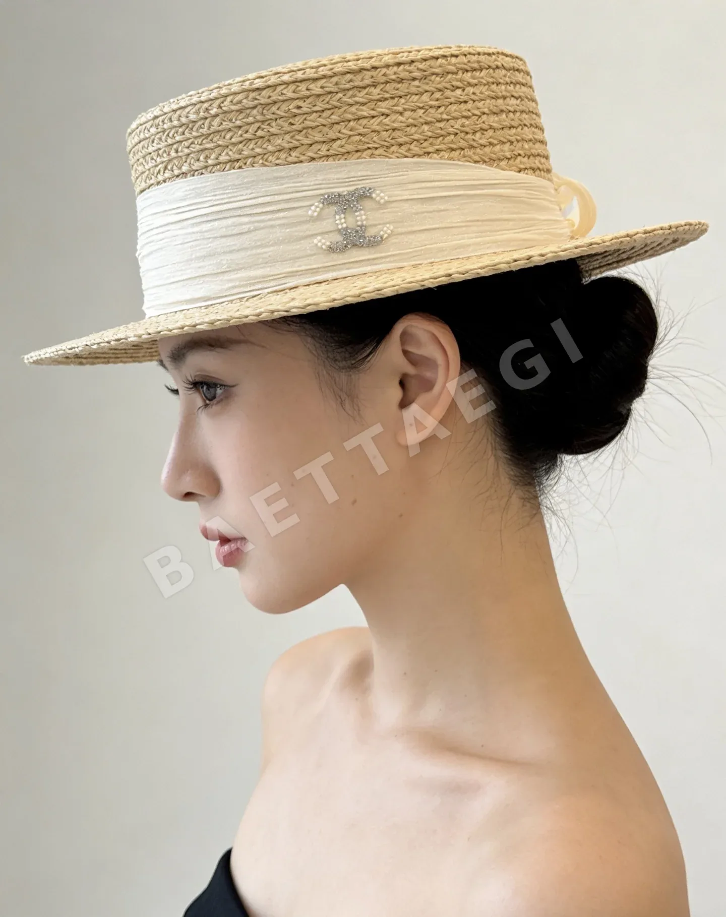 샤넬 내추럴 스트로 플랫탑 모자 82700