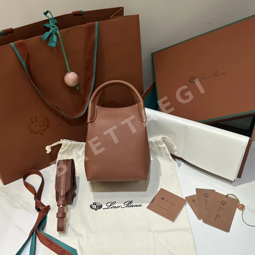 로로피아나 송아지가죽 버켓 가방 상세 이미지 2