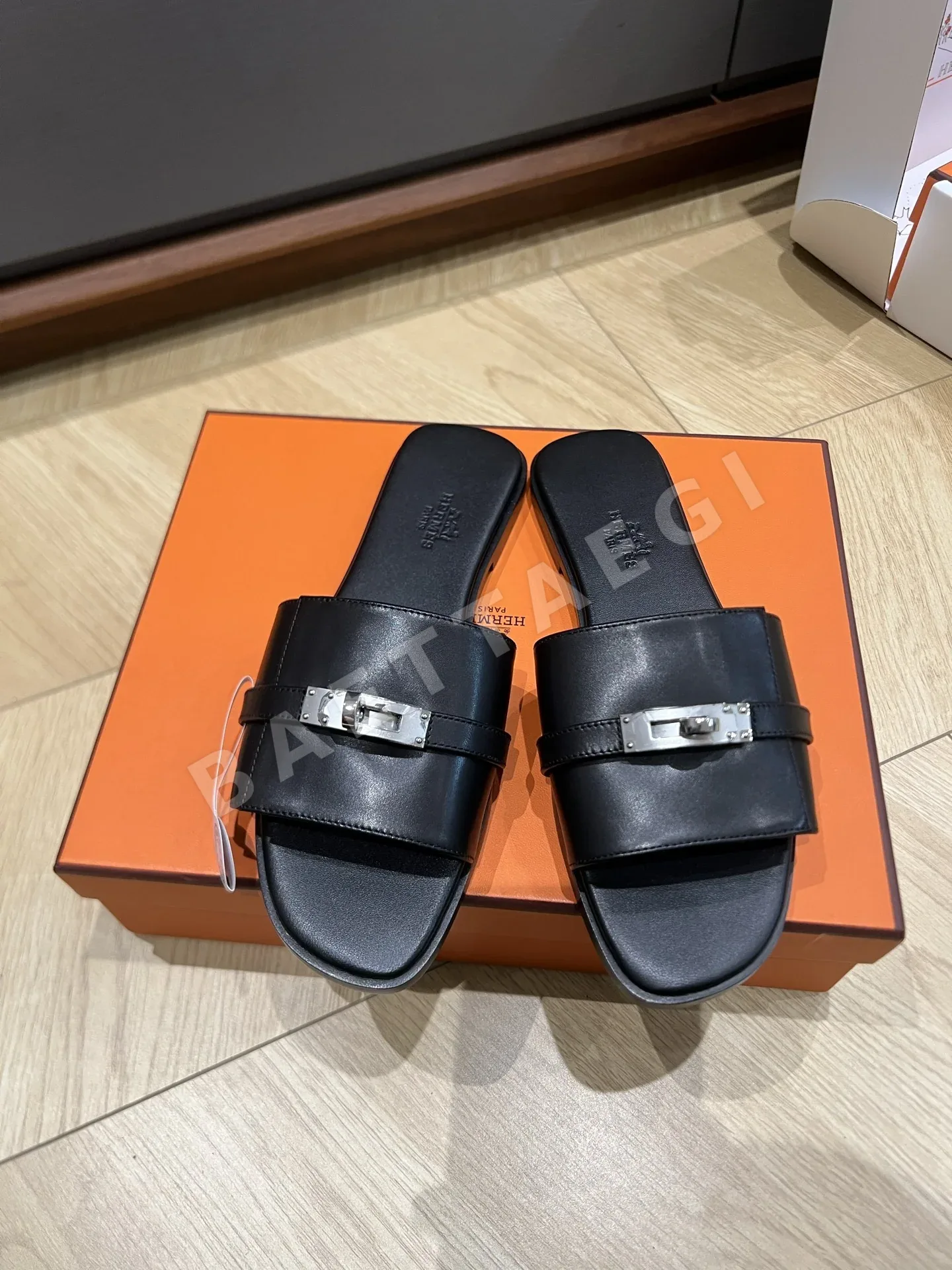 에르메스 줄리아 샌들 108145
