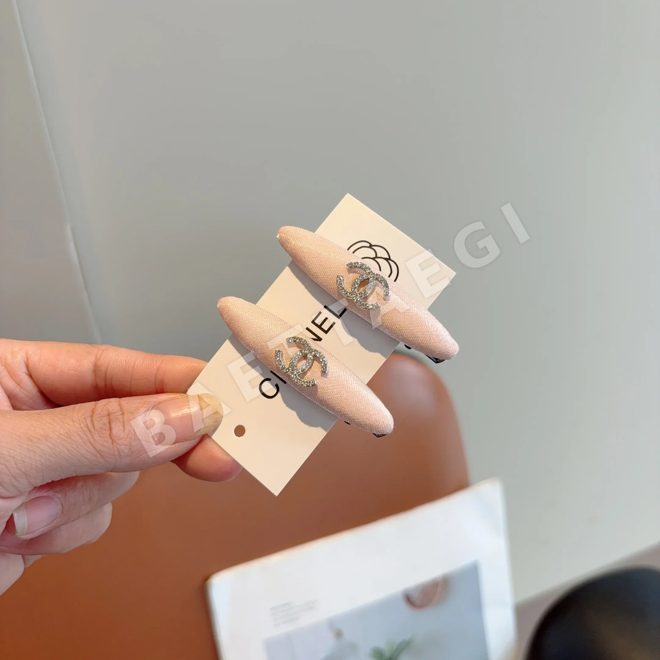 샤넬 로고 헤어클립 악세사리 183568