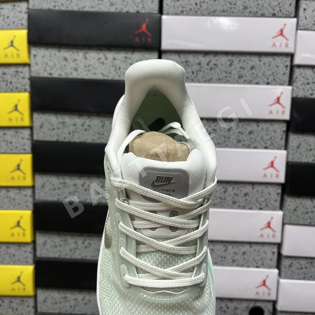 나이키 [5A] 보메로 프리미엄 HM5973-300 201650 Nike Vomero Premium Barely Green 상세 이미지 2