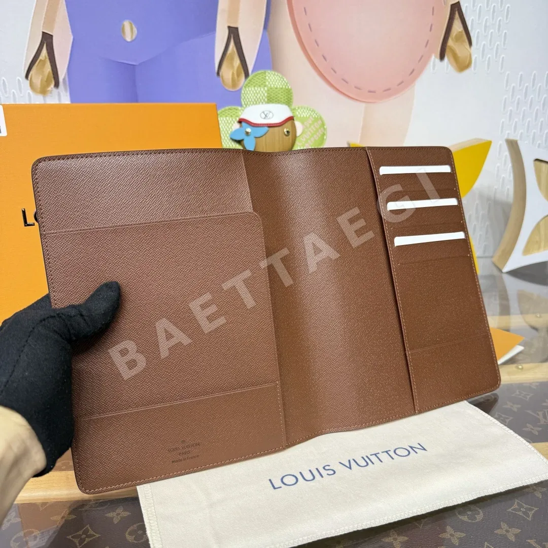 루이비통 모노그램 캔버스 데스크탑 노트 커버 지갑 상세 이미지 8