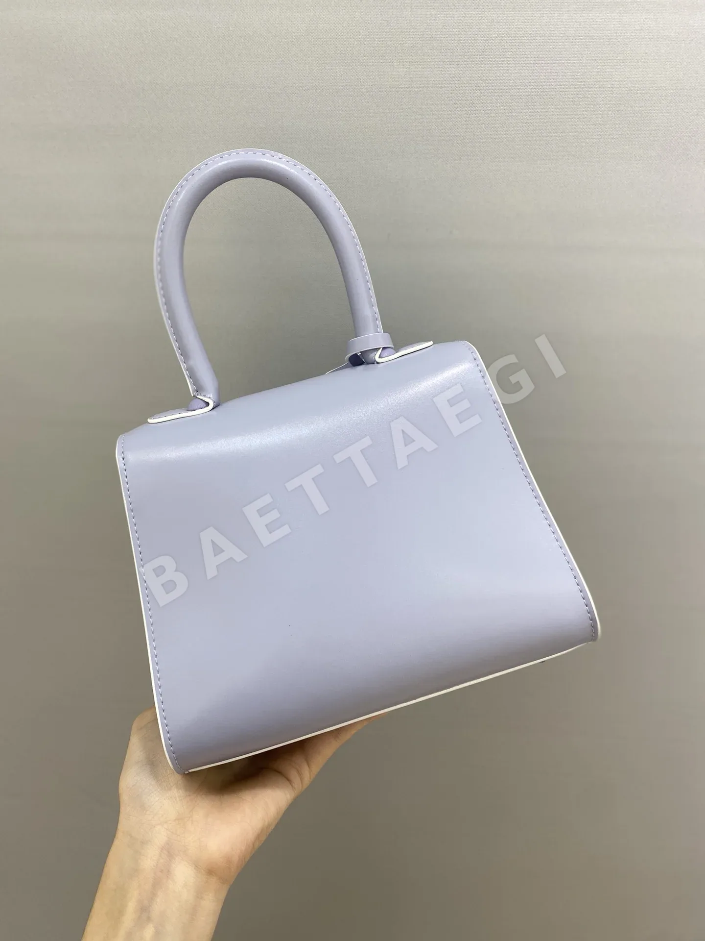 델보 라벤더 퍼플 램스킨 숄더백 상세 이미지 3