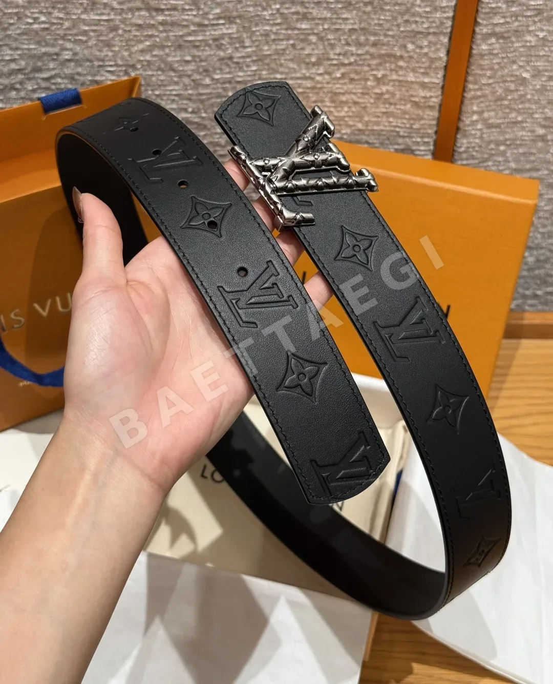 루이비통 드리프트 플라워 스터드 리버서블 벨트 상세 이미지 5