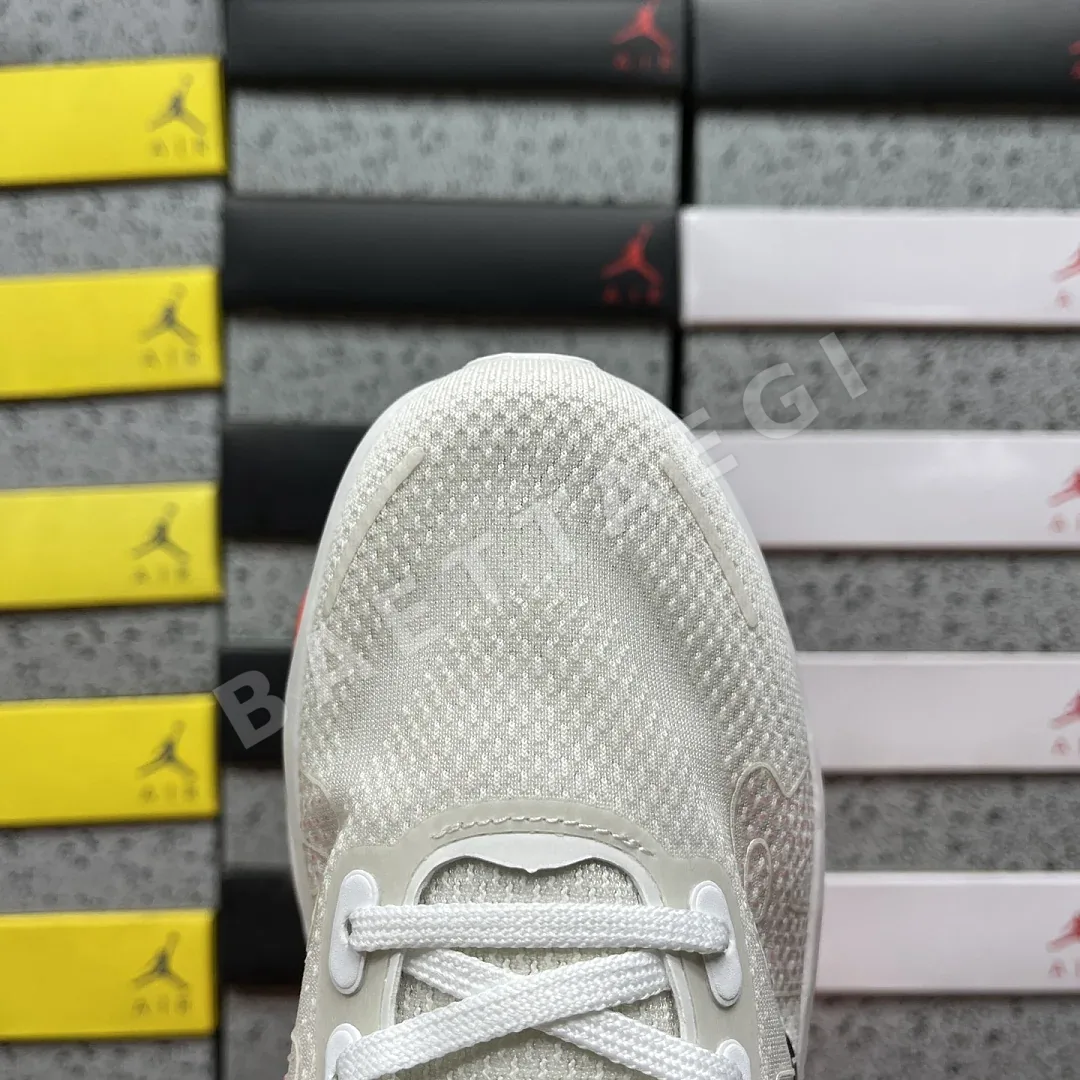 나이키 [CG] 보메로 프리미엄 HQ2050-103 201983 Nike Vomero Premium White Bright Crimson 상세 이미지 6