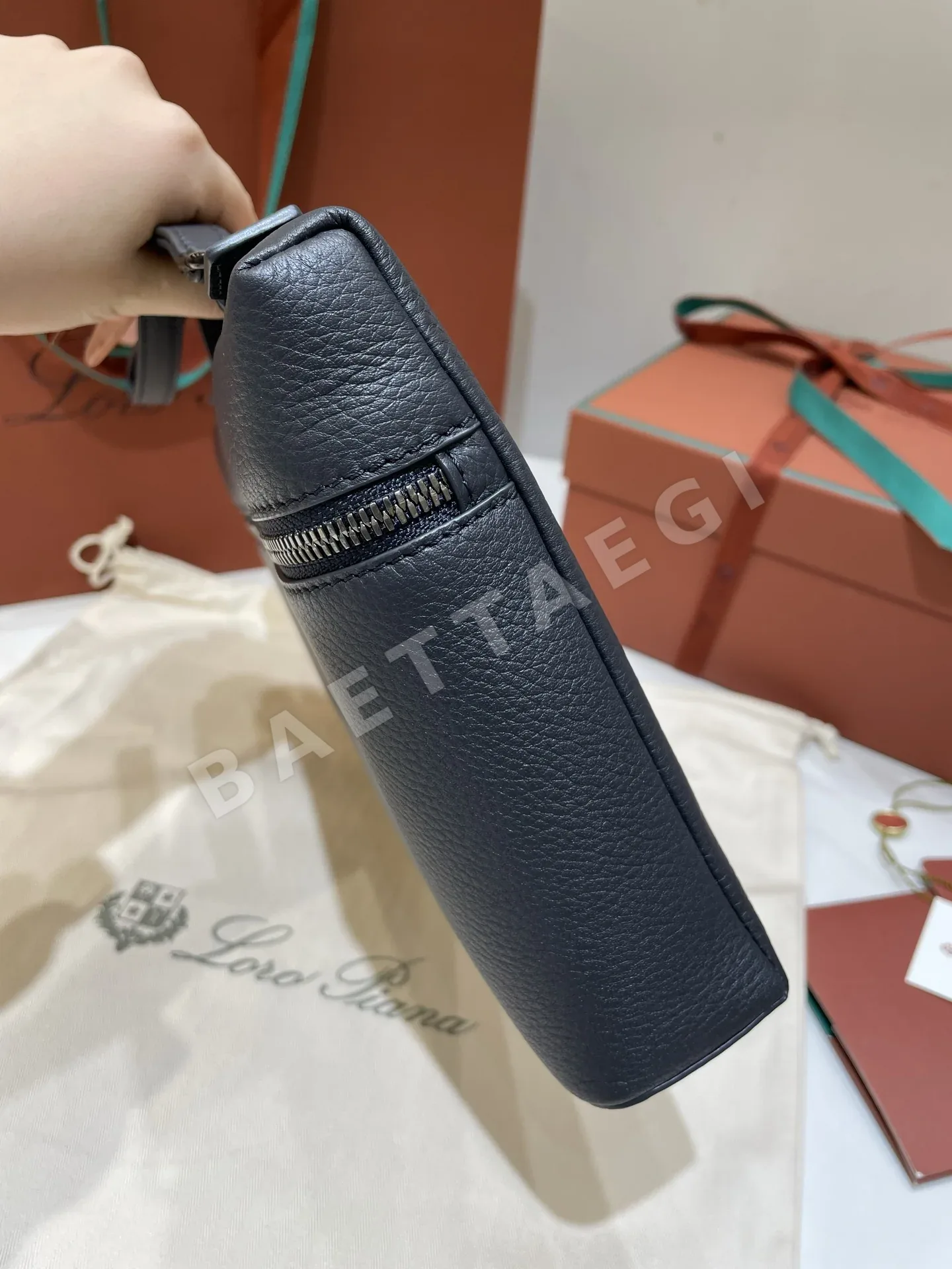 로로피아나 클러치백 상세 이미지 5