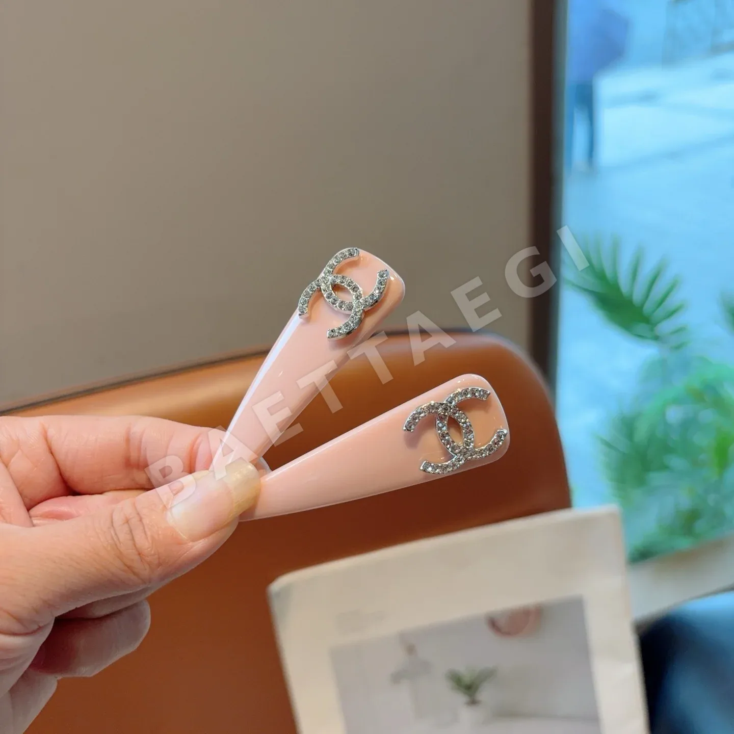 샤넬 로고 헤어 클립 세트 상세 이미지 4