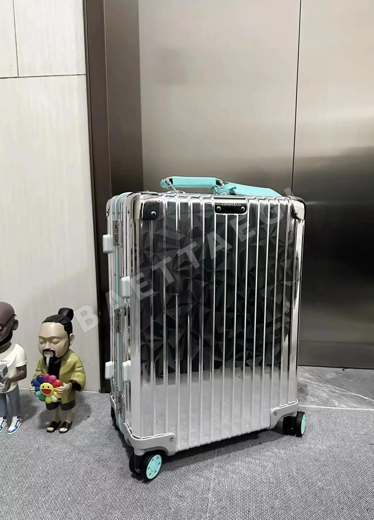 여행가방 리모와 다이아몬드 패턴 알루미늄 여행가방 상세 이미지 2
