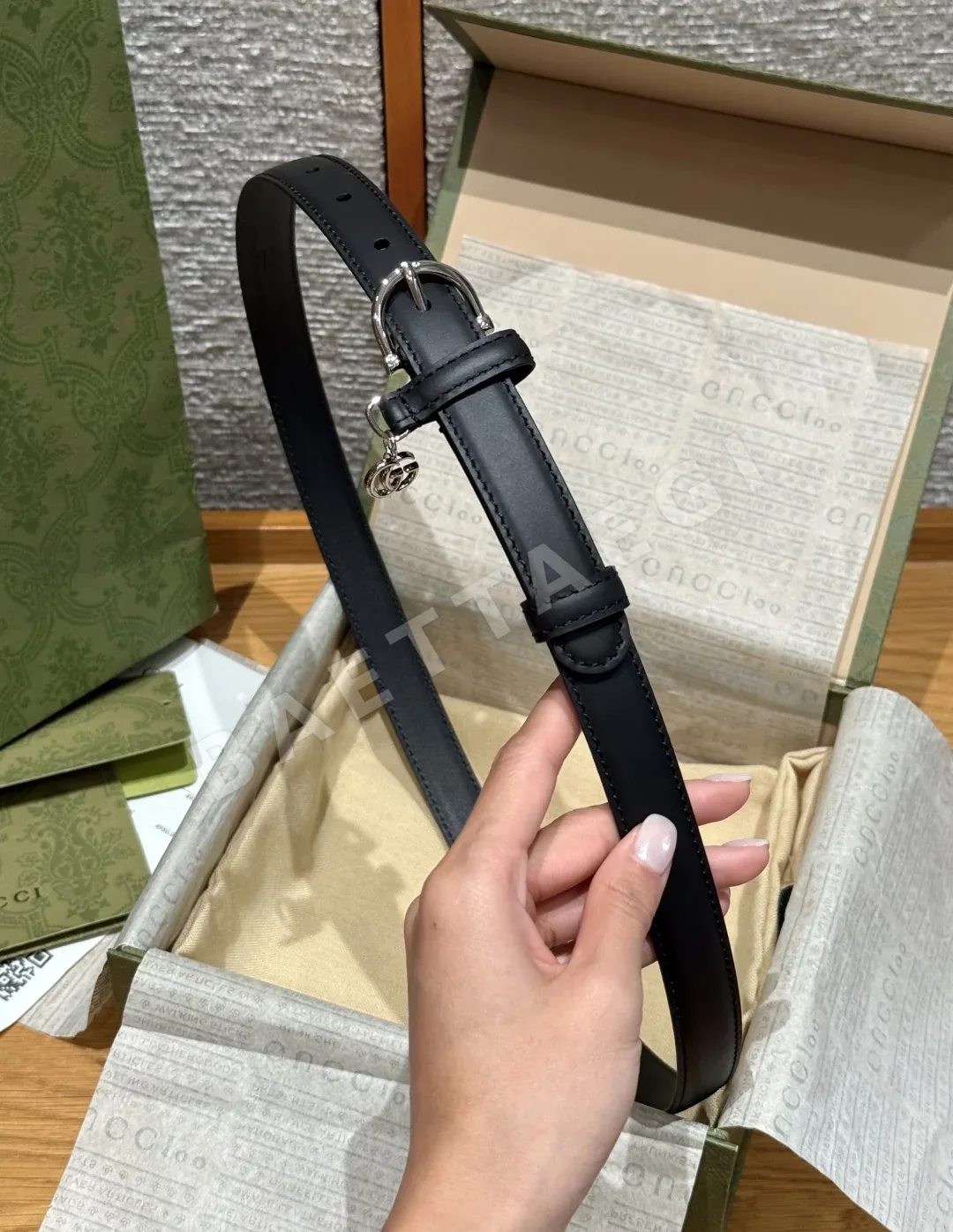 구찌 반원형 장식 카프스킨 벨트 상세 이미지 3