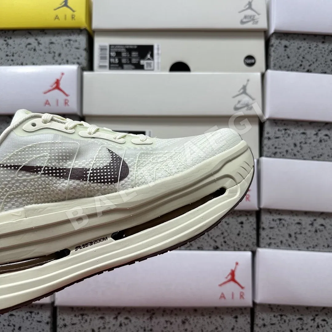 나이키 [5A] 보메로 프리미엄 아이보리 HQ2050-700 201634 Nike Vomero Premium 상세 이미지 2