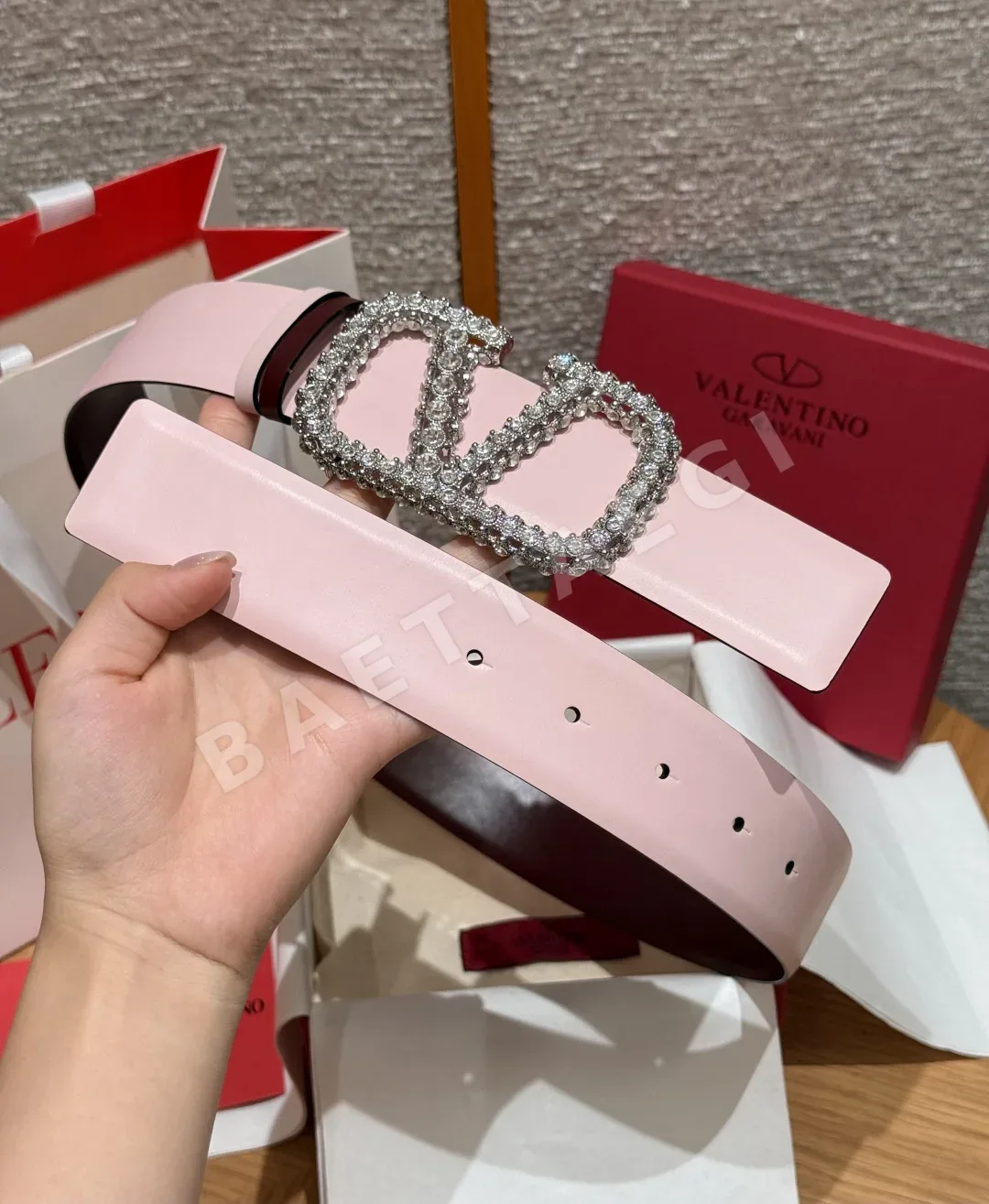 발렌티노 VLOGO 시그니처 크리스털 장식 리버시블 벨트 40mm 상세 이미지 8
