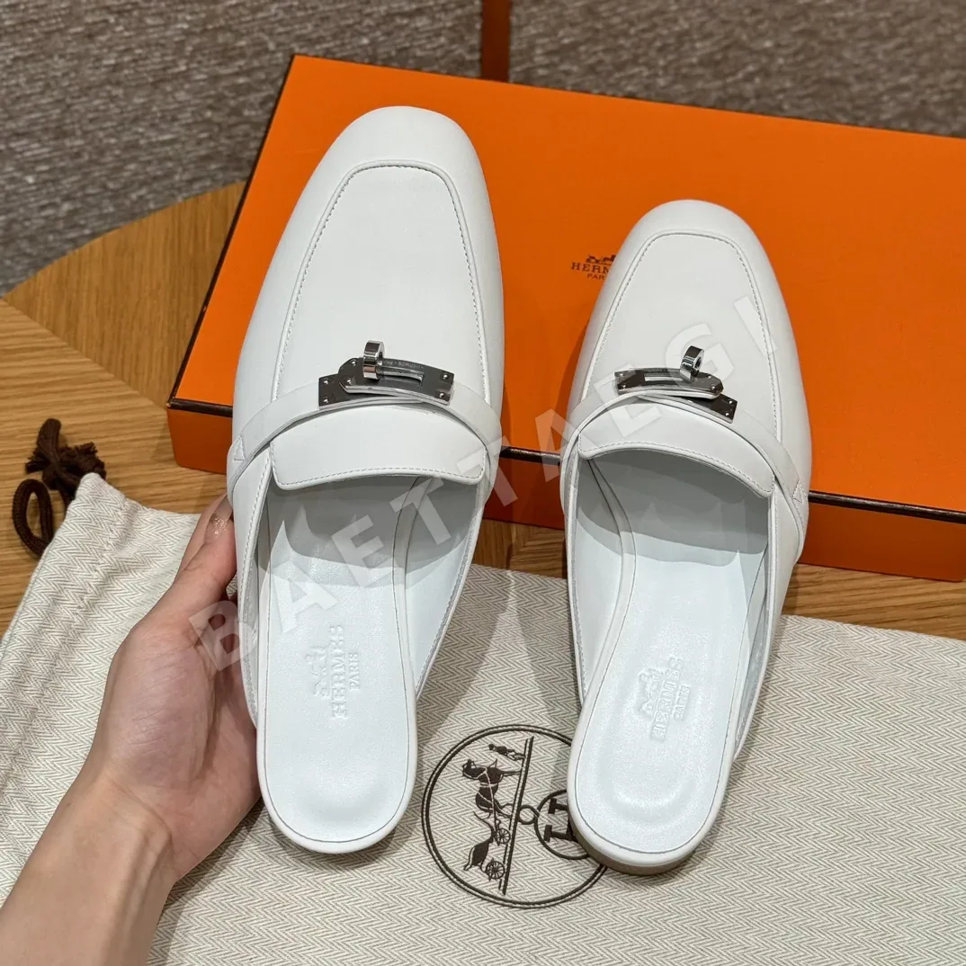 에르메스 이즈 뮬 슬리퍼 피 염소가죽 은색 버클 상세 이미지 4