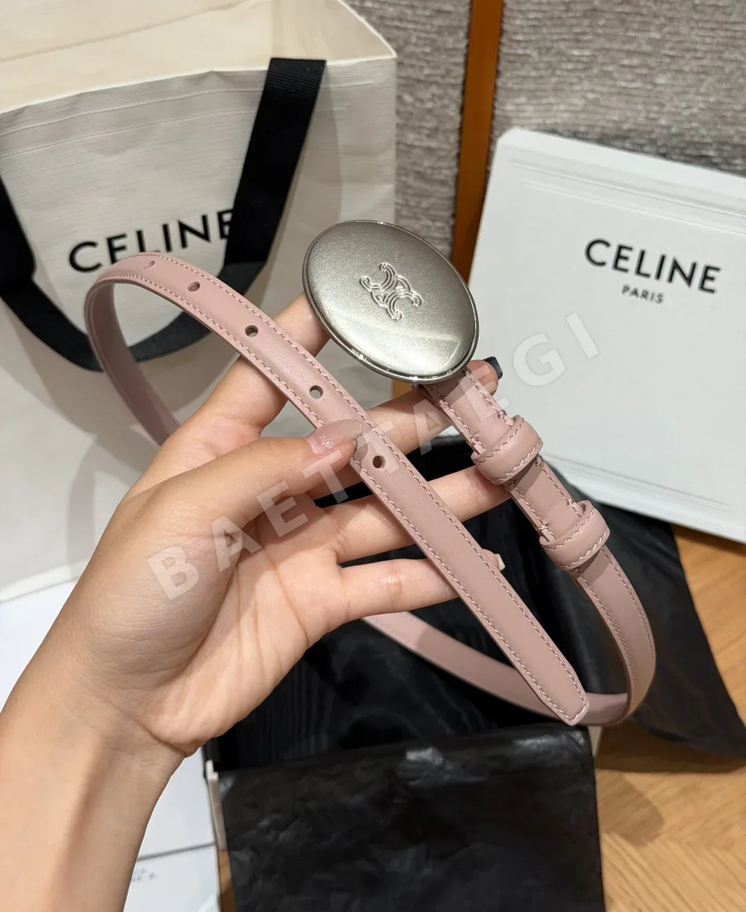 셀린느 트리옹 가죽 13mm 얇은 플레이트 벨트 상세 이미지 9