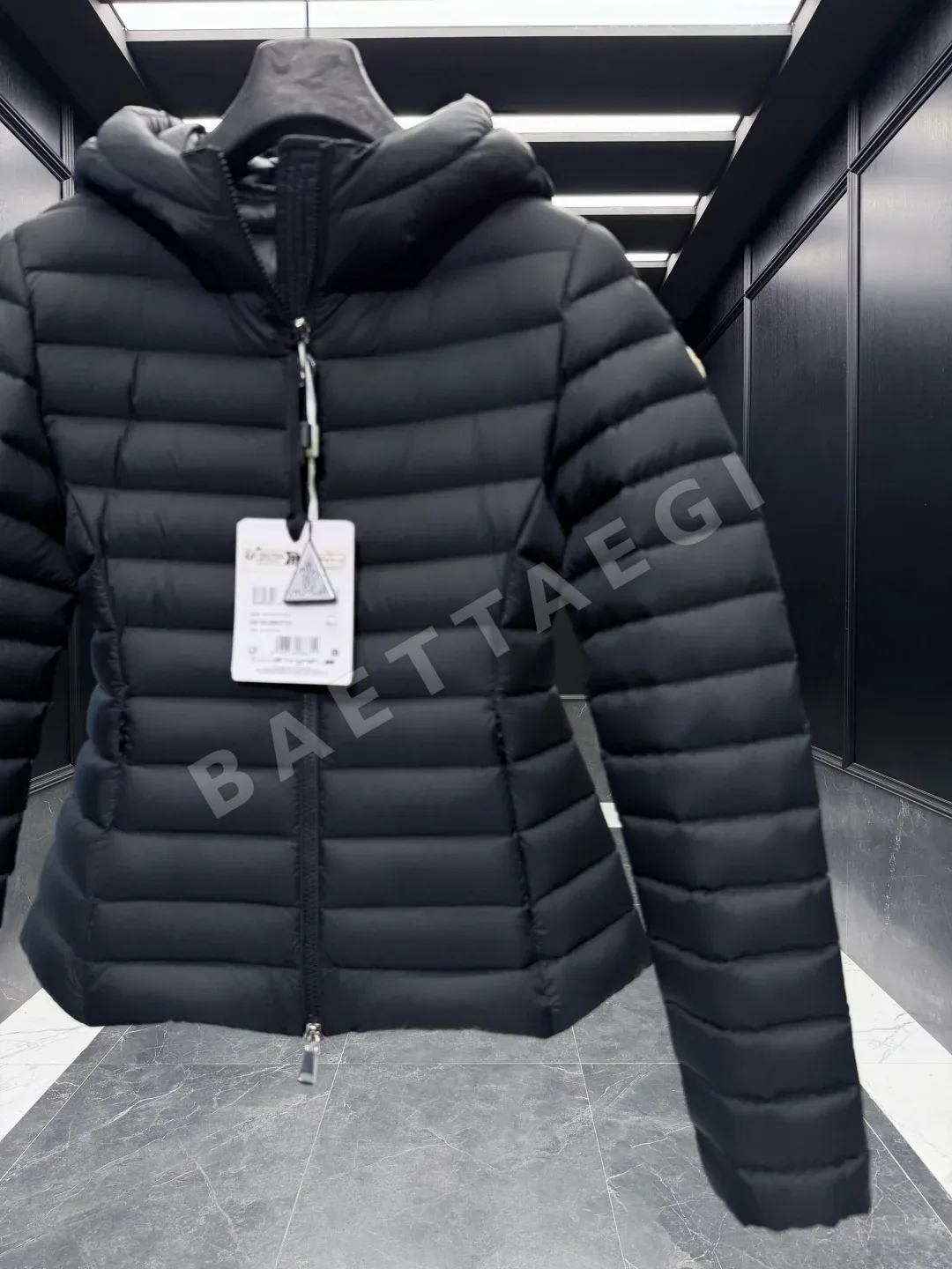 몽클레르 이게 여성 후드 패딩 재킷 상세 이미지 7