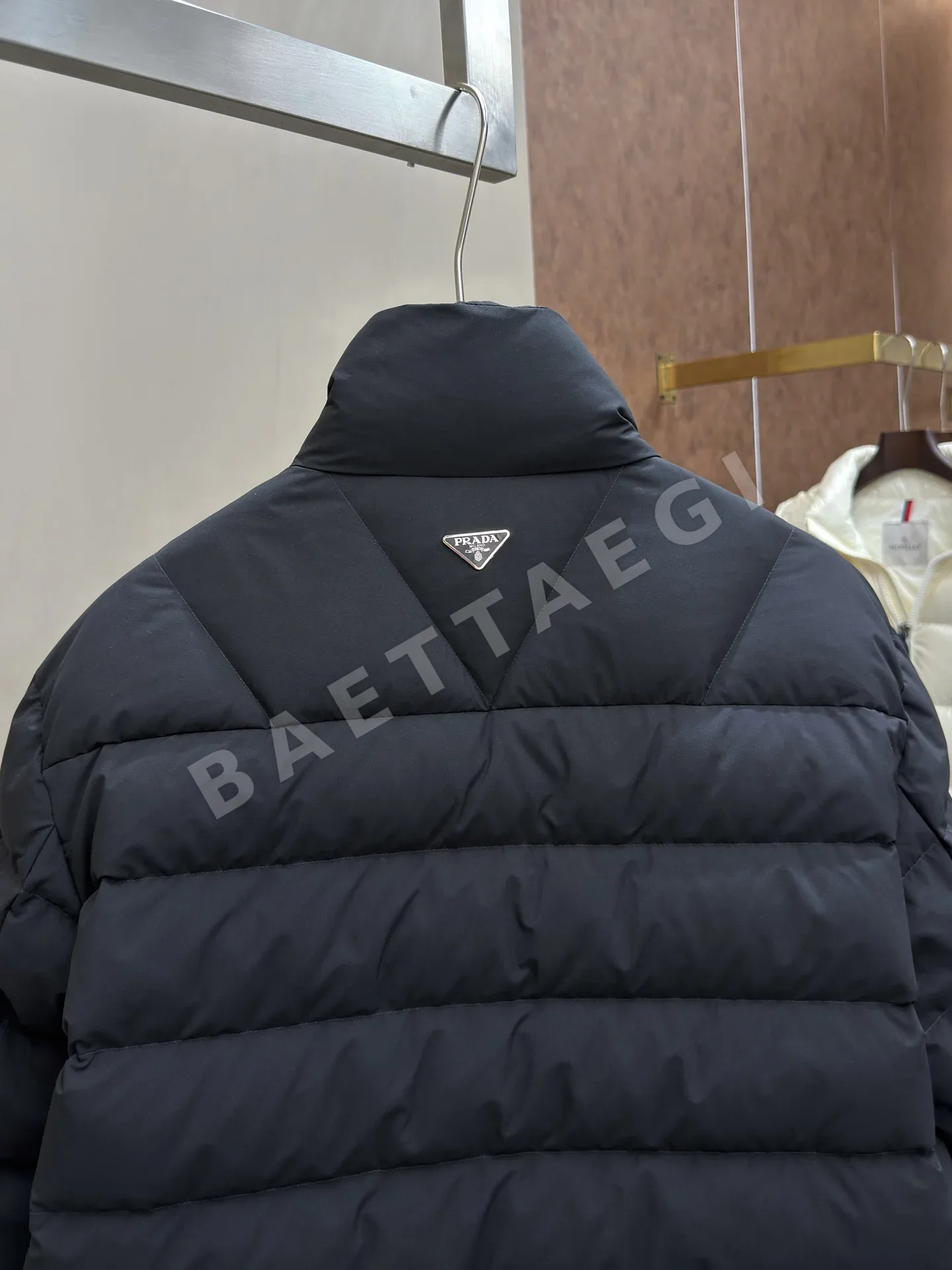 프라다 스탠드카라 남성 패딩 자켓 상세 이미지 8