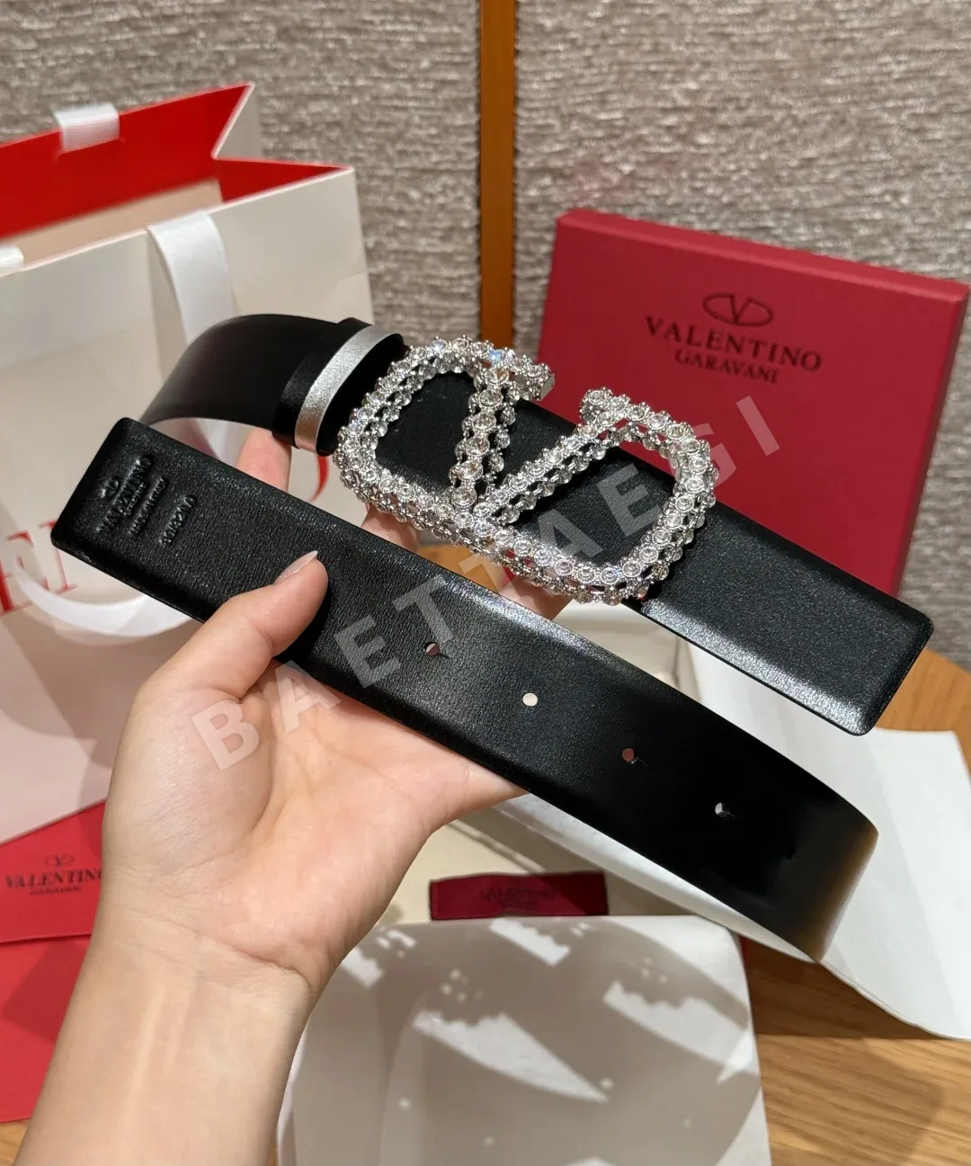 발렌티노 VLOGO 시그니처 크리스탈 장식 리버서블 벨트 40mm 상세 이미지 9