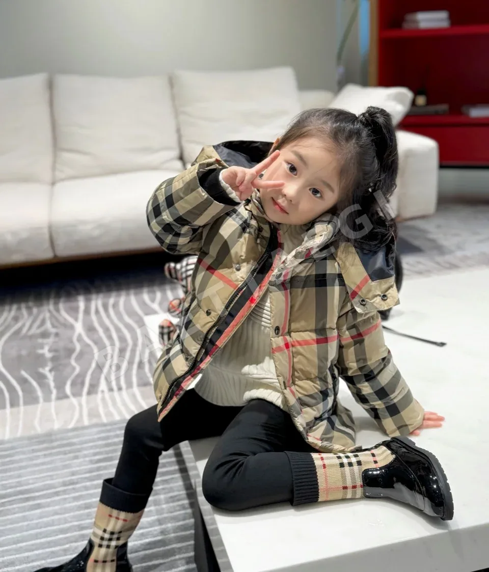 버버리 클래식 체크 화이트 덕다운 키즈 패딩 재킷 상세 이미지 9
