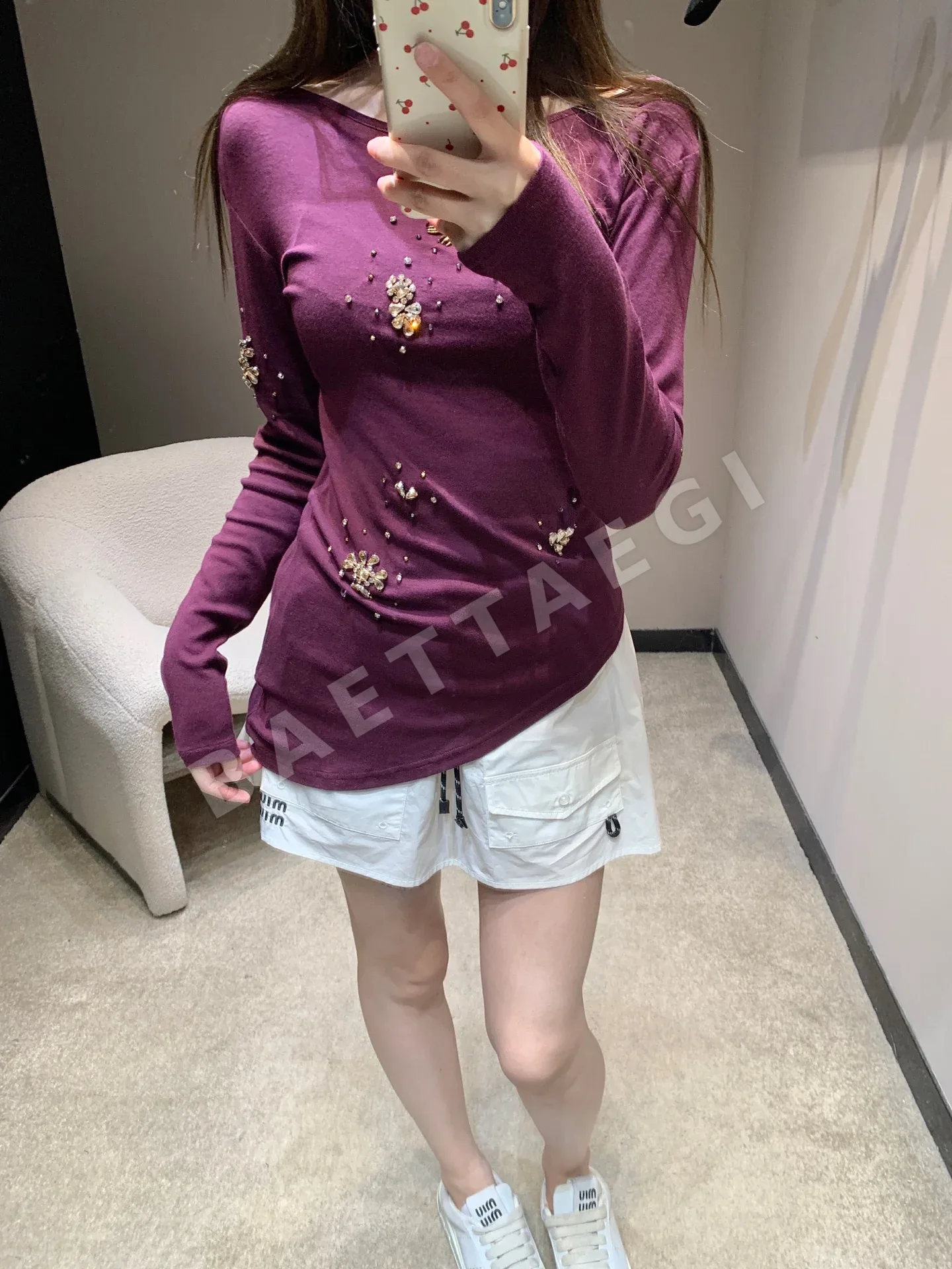 미우미우 큐빅 장식 긴팔 티셔츠 여성의류 상세 이미지 2
