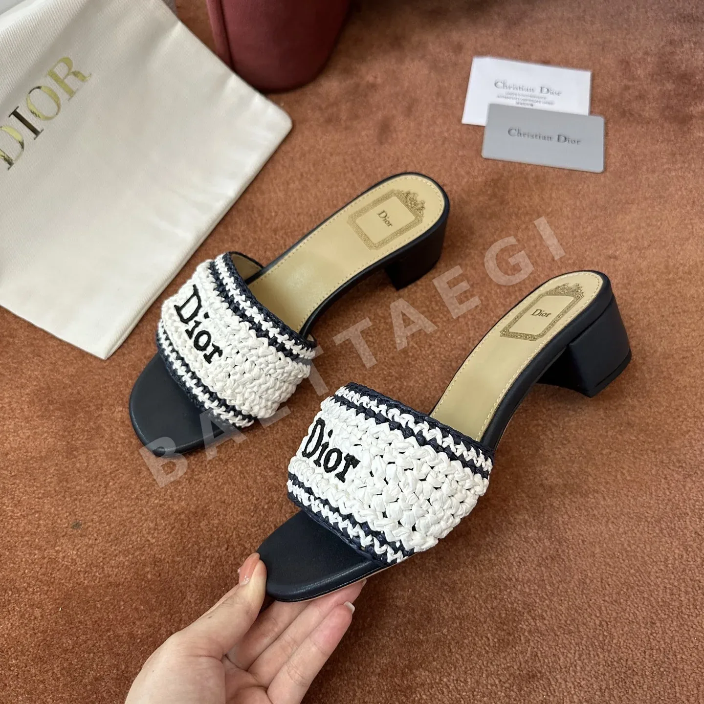 디올 샌들 캔버스 로고 컴퓨터 자수 상세 이미지 8