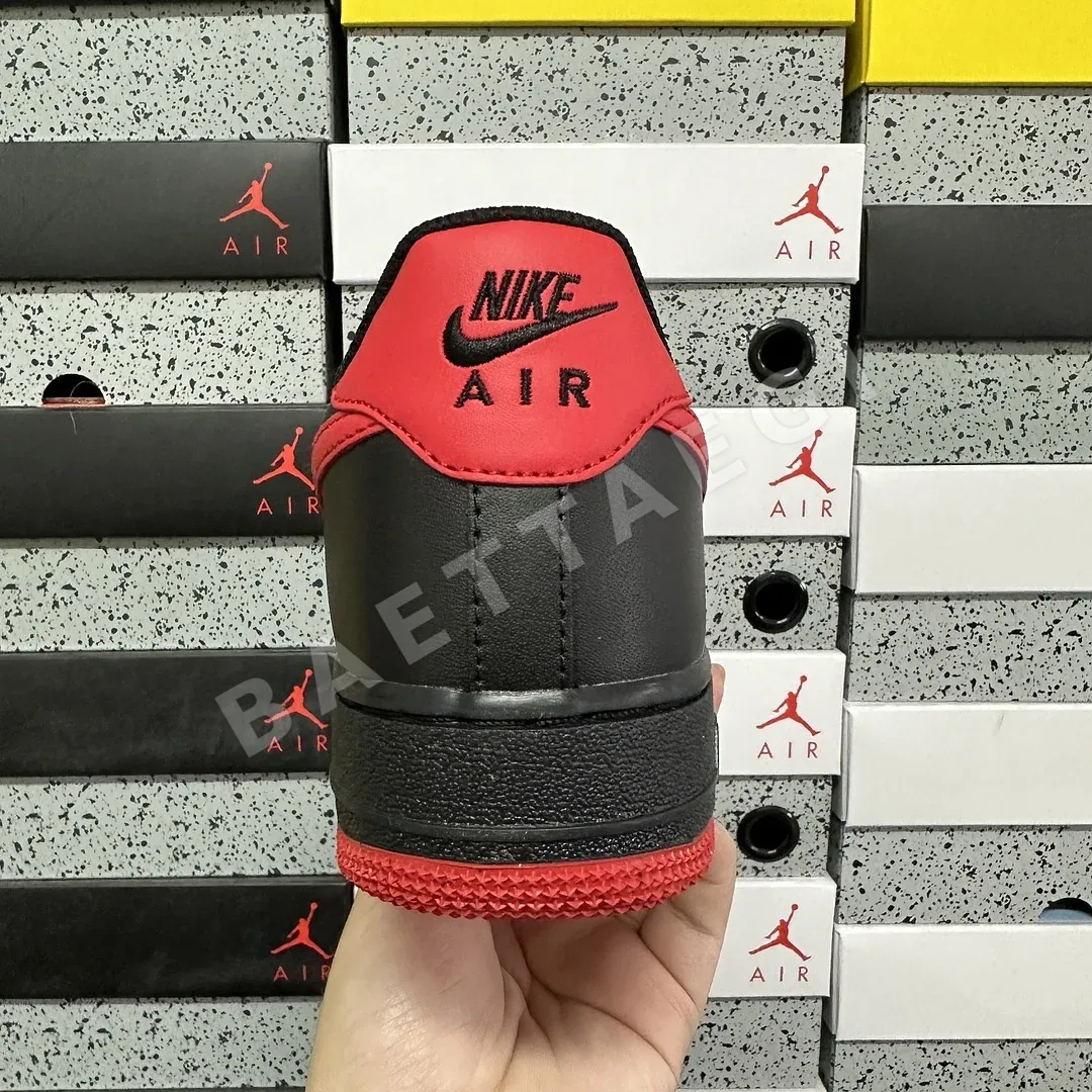나이키 [G] 에어 포스 1 로우 블랙 레드 FJ4146-002 201765 Nike Air Force 1 Low '07 LV8 Vamps 상세 이미지 3