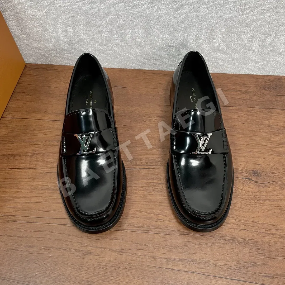 루이비통 메이저 로퍼 남성 가죽 LV 금속 버클 상세 이미지 2