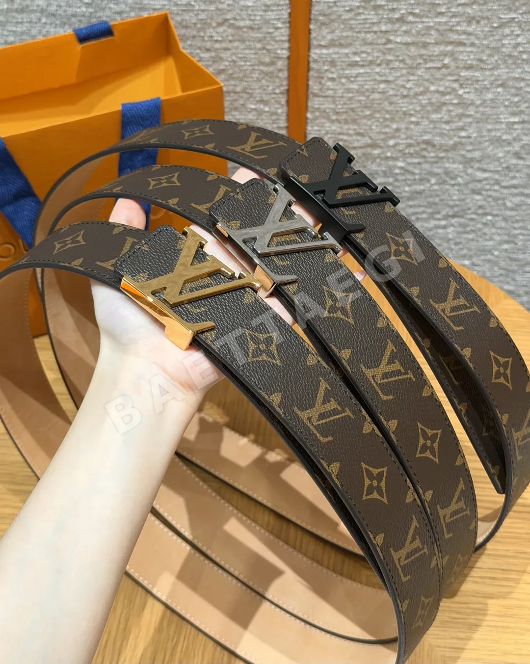 루이비통 이니셜 메탈 리버시블 벨트 상세 이미지 2