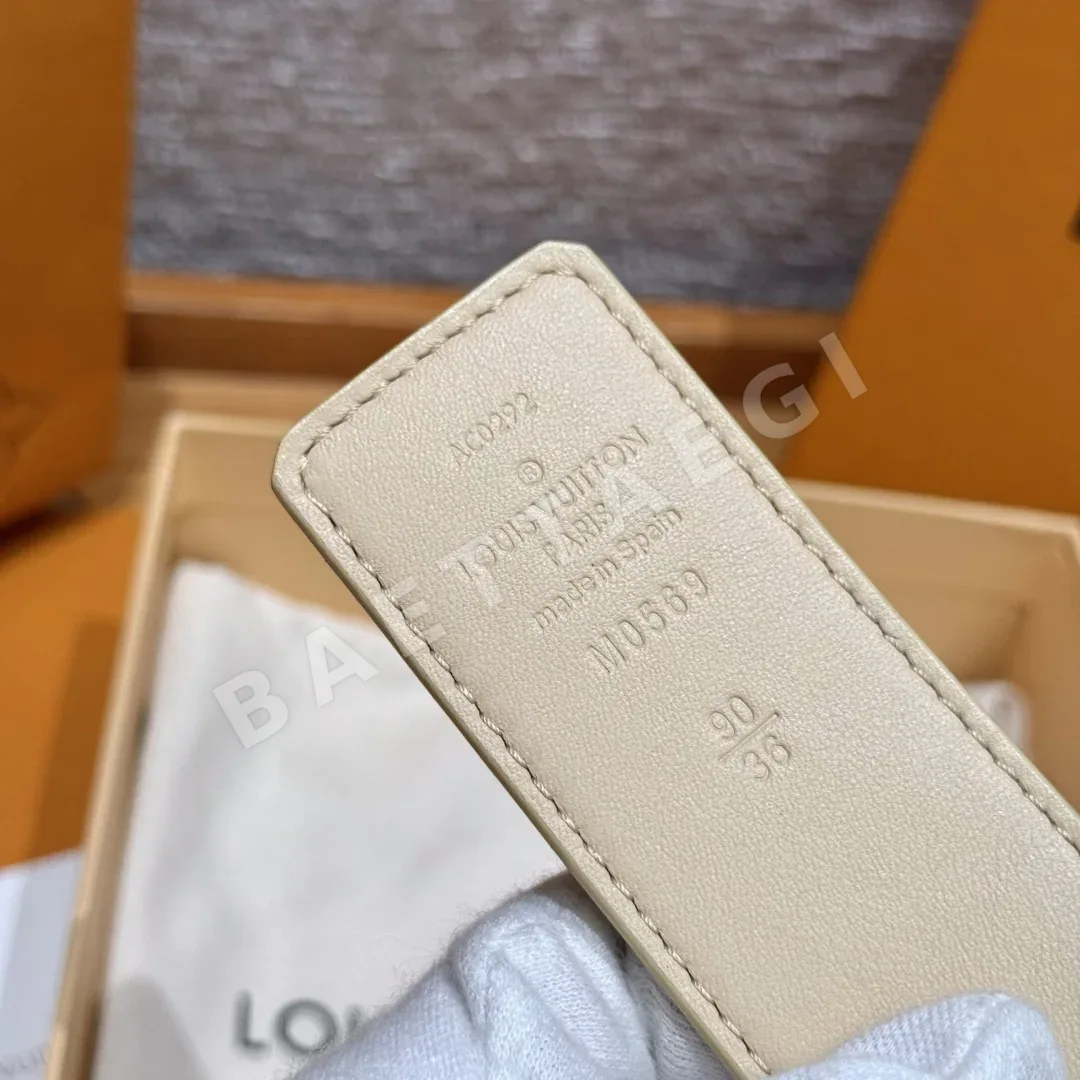 루이비통 LV 이니셜 40mm 리버시블 다미에 아줄 벨트 상세 이미지 5