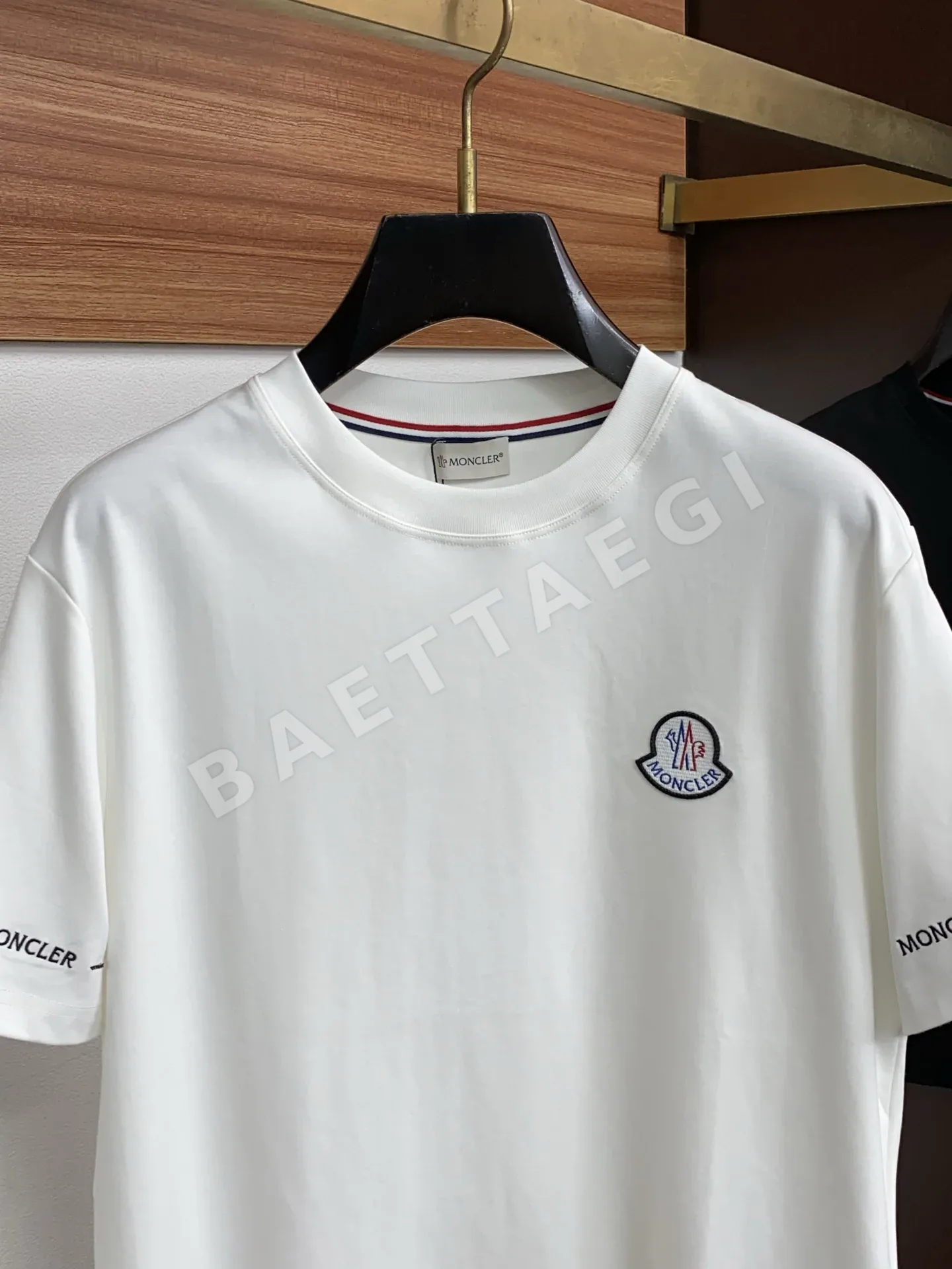 몽클레르 여성 면 크루넥 반팔 티셔츠 상세 이미지 2