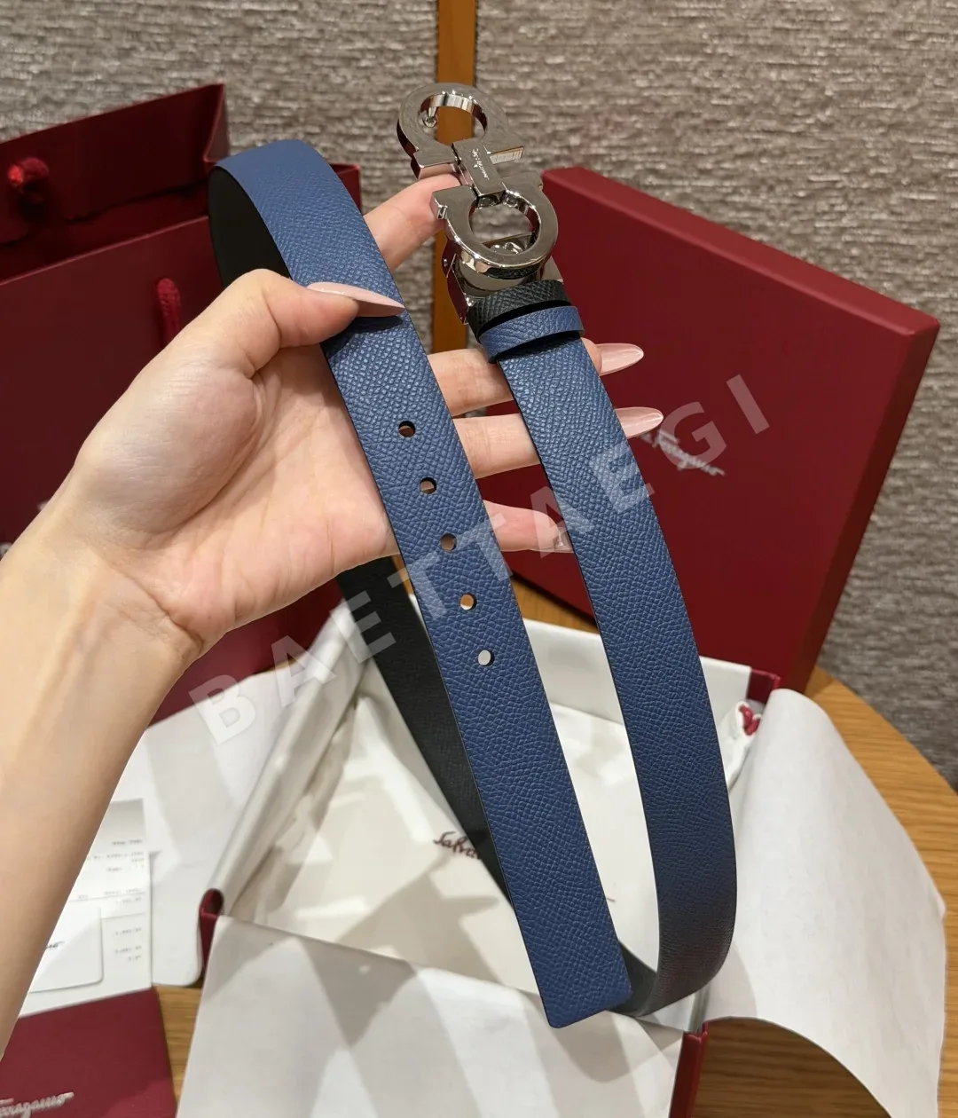 페레가모 간치니 버클 여성용 슬림 가죽 벨트 상세 이미지 5