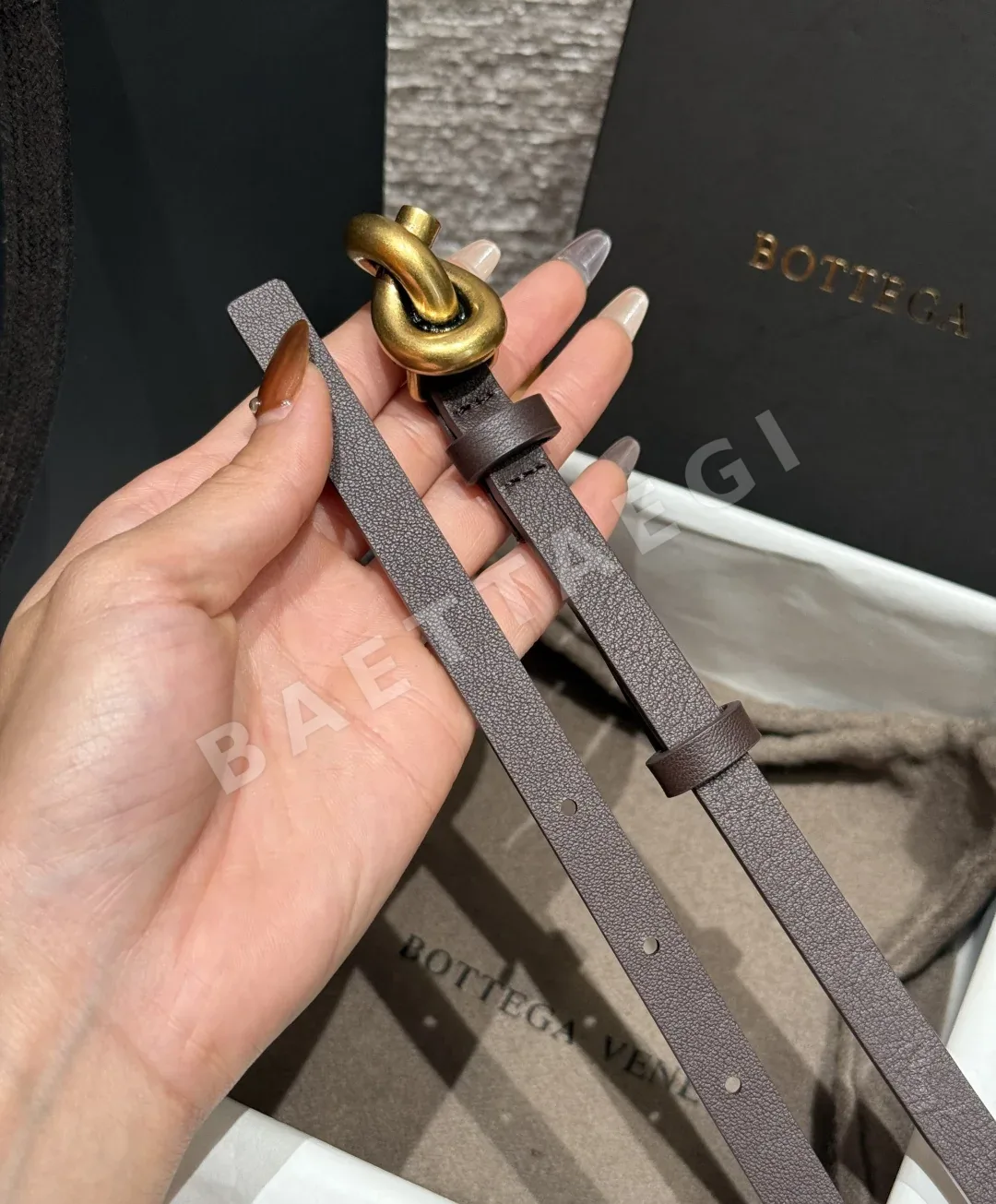 보테가베네타 노트 소가죽 벨트 상세 이미지 6