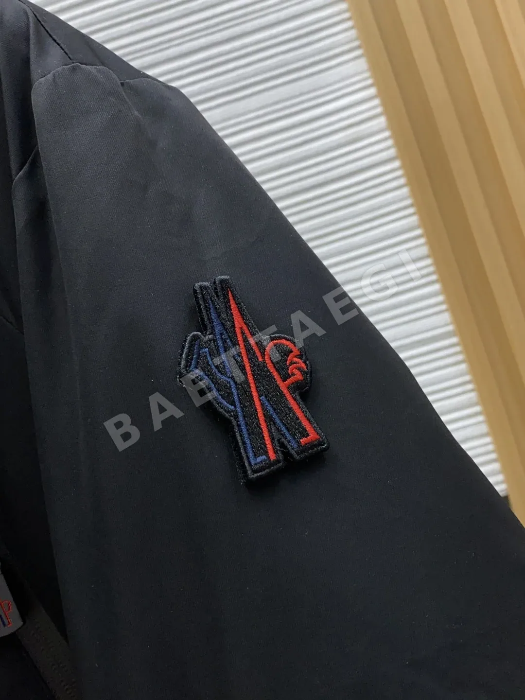 몽클레르 남성 패딩 상세 이미지 4
