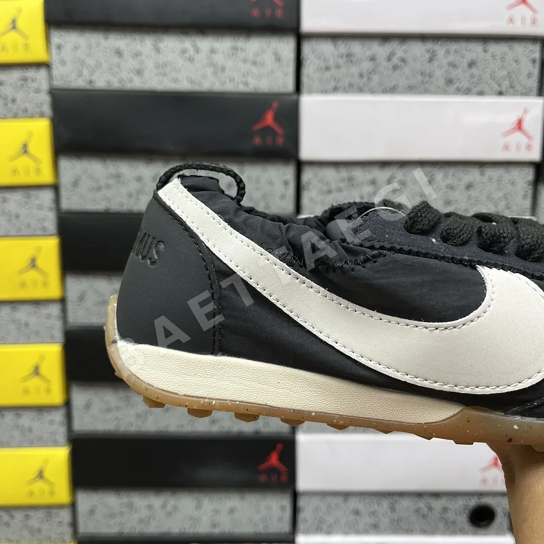 나이키 [YJ] HV8547-001 201605 Nike Moon Shoe SP Jacquemus Off Noir 상세 이미지 3