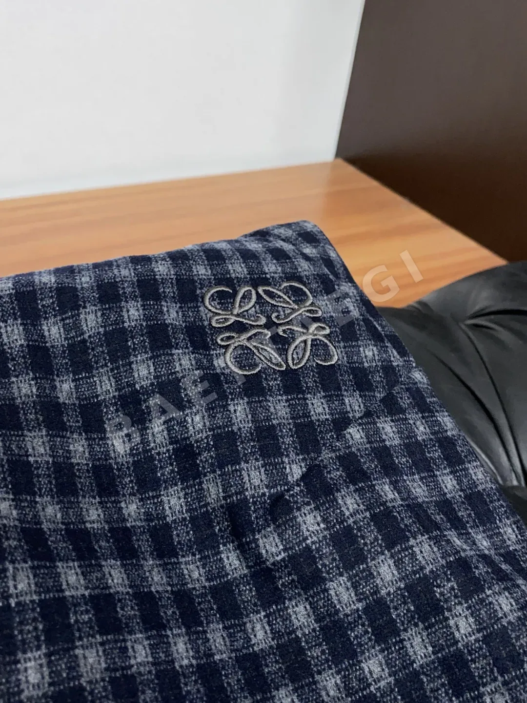 로에베 체크 소프트 원단 자수 남성 바지 상세 이미지 5