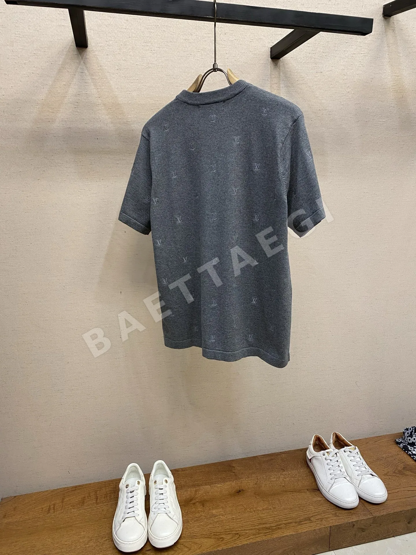 루이비통 그레이 자수 모노그램 니트 크루넥 반팔 티셔츠 상세 이미지 2