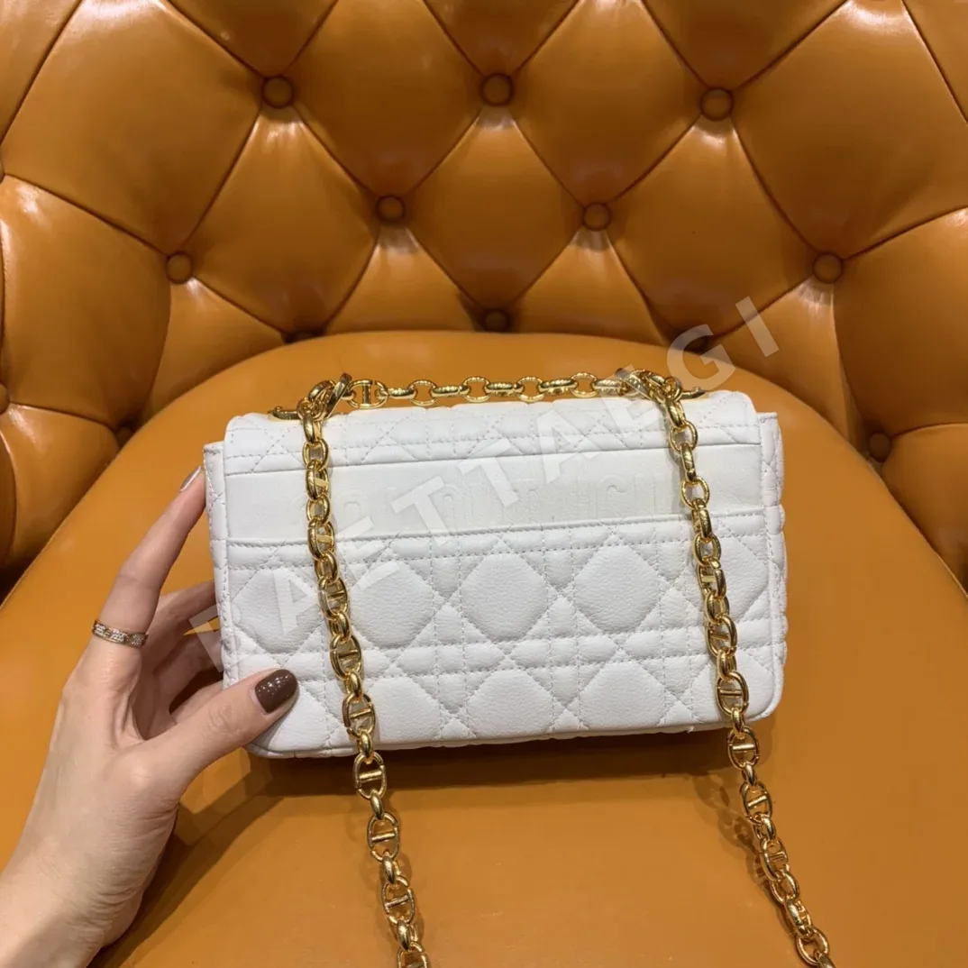 디올 카로 퀼팅 체인 가방 상세 이미지 5